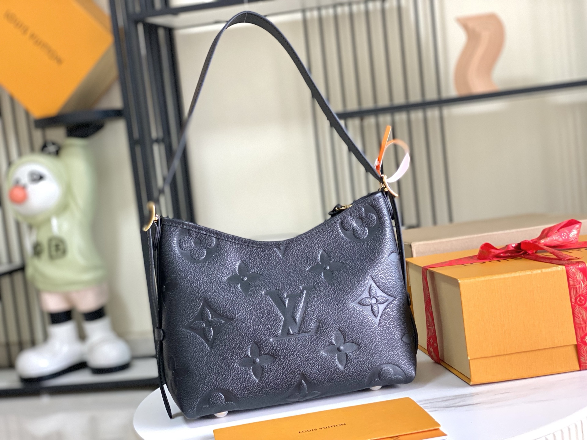 Louis Vuitton Black Leather Bag,Shoulder Bag,24x29.5x12CM,with Full Packaging 5 i1755666296692 1825 0 3