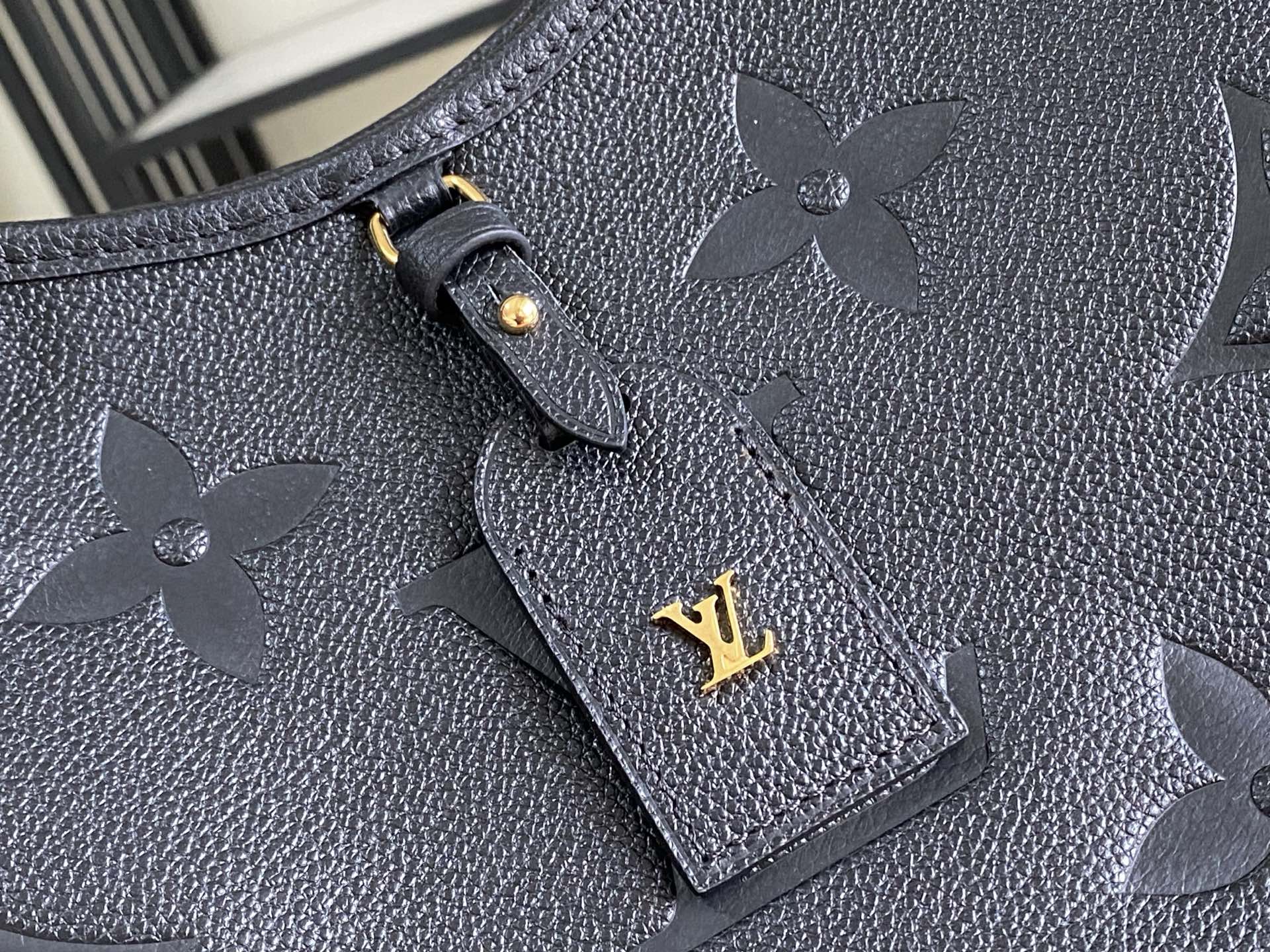 Louis Vuitton Black Leather Bag,Shoulder Bag,24x29.5x12CM,with Full Packaging 7 i1755666296737 7867 0 5