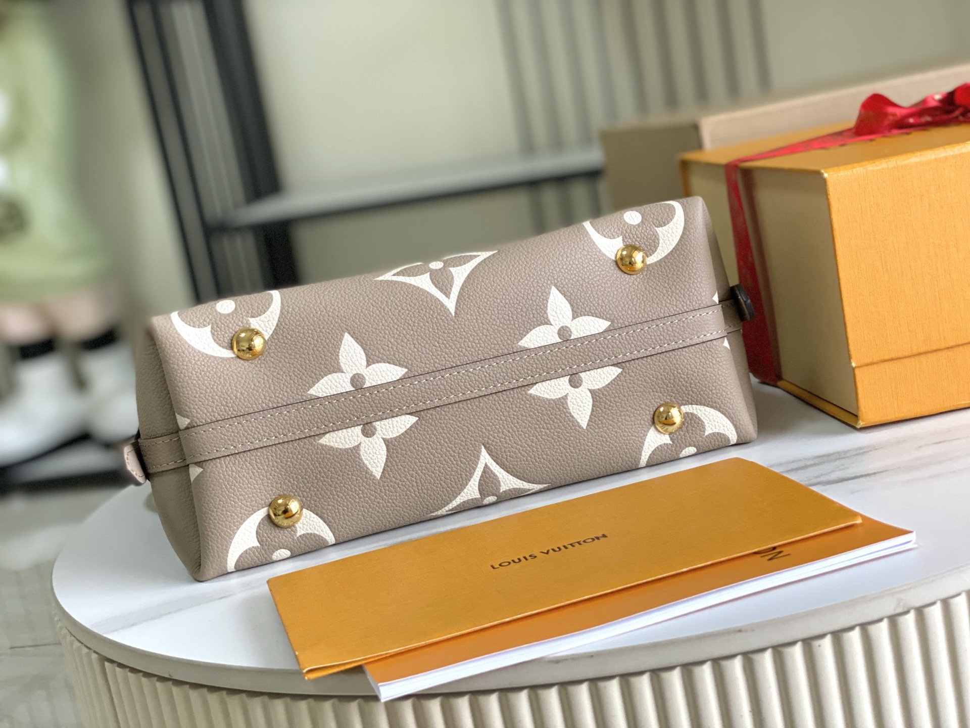 Louis Vuitton M47180 Bag: High-Quality Leather Tote, 24x29.5x12cm 6 i1755666516863 2208 0 4