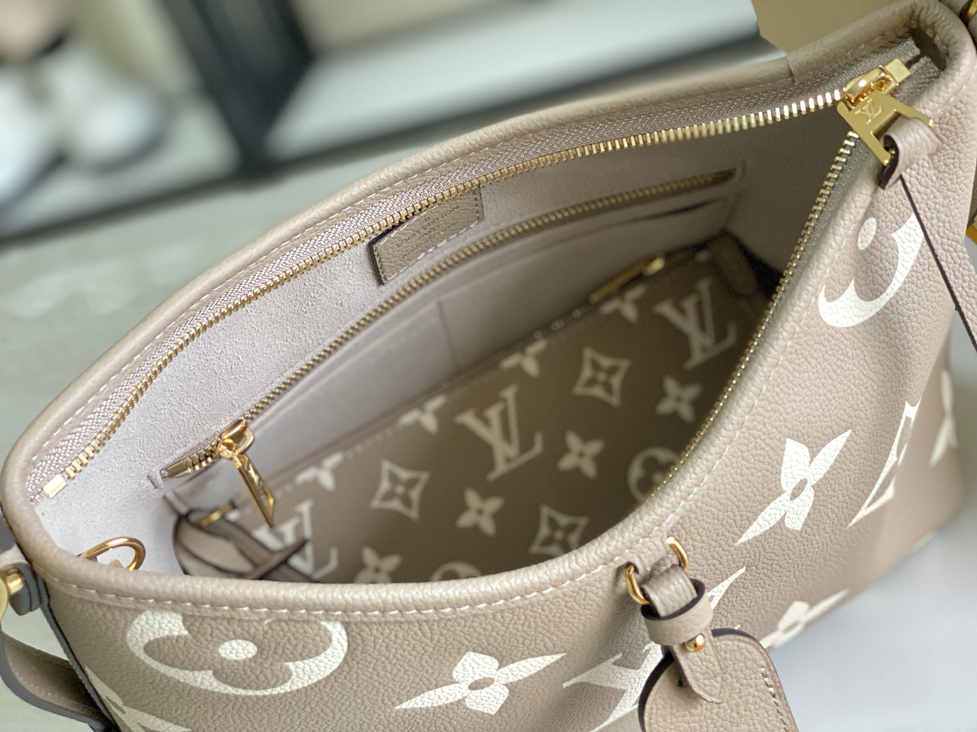 Louis Vuitton M47180 Bag: High-Quality Leather Tote, 24x29.5x12cm 8 i1755666516863 3413 0 6