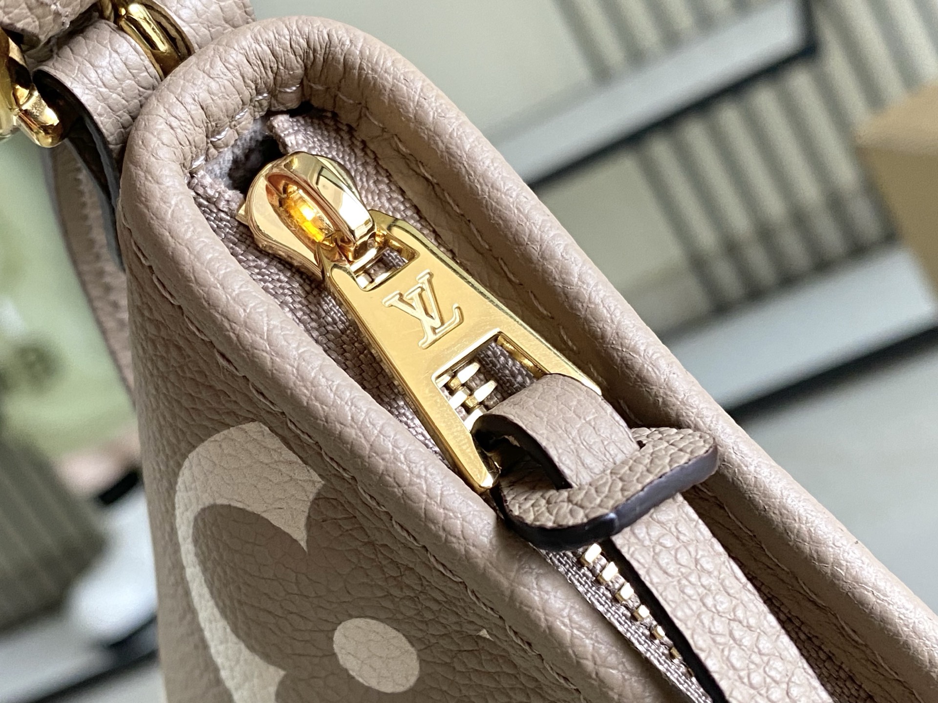 Louis Vuitton M47180 Bag: High-Quality Leather Tote, 24x29.5x12cm 7 i1755666516893 8543 0 5