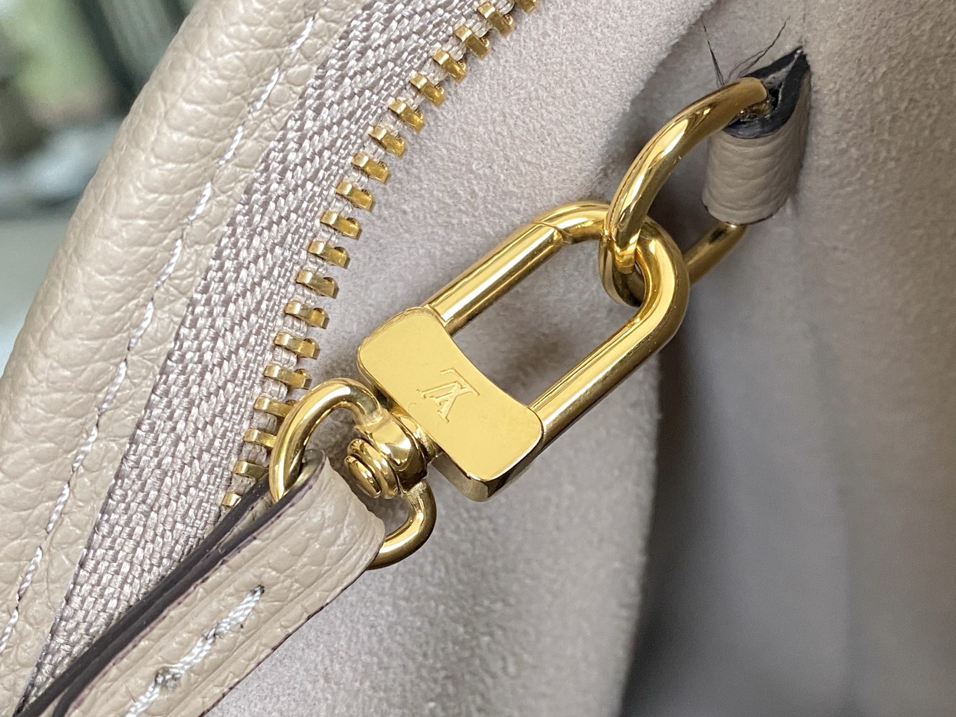 Louis Vuitton M47180 Bag: High-Quality Leather Tote, 24x29.5x12cm 10 i1755666518115 6753 0 8