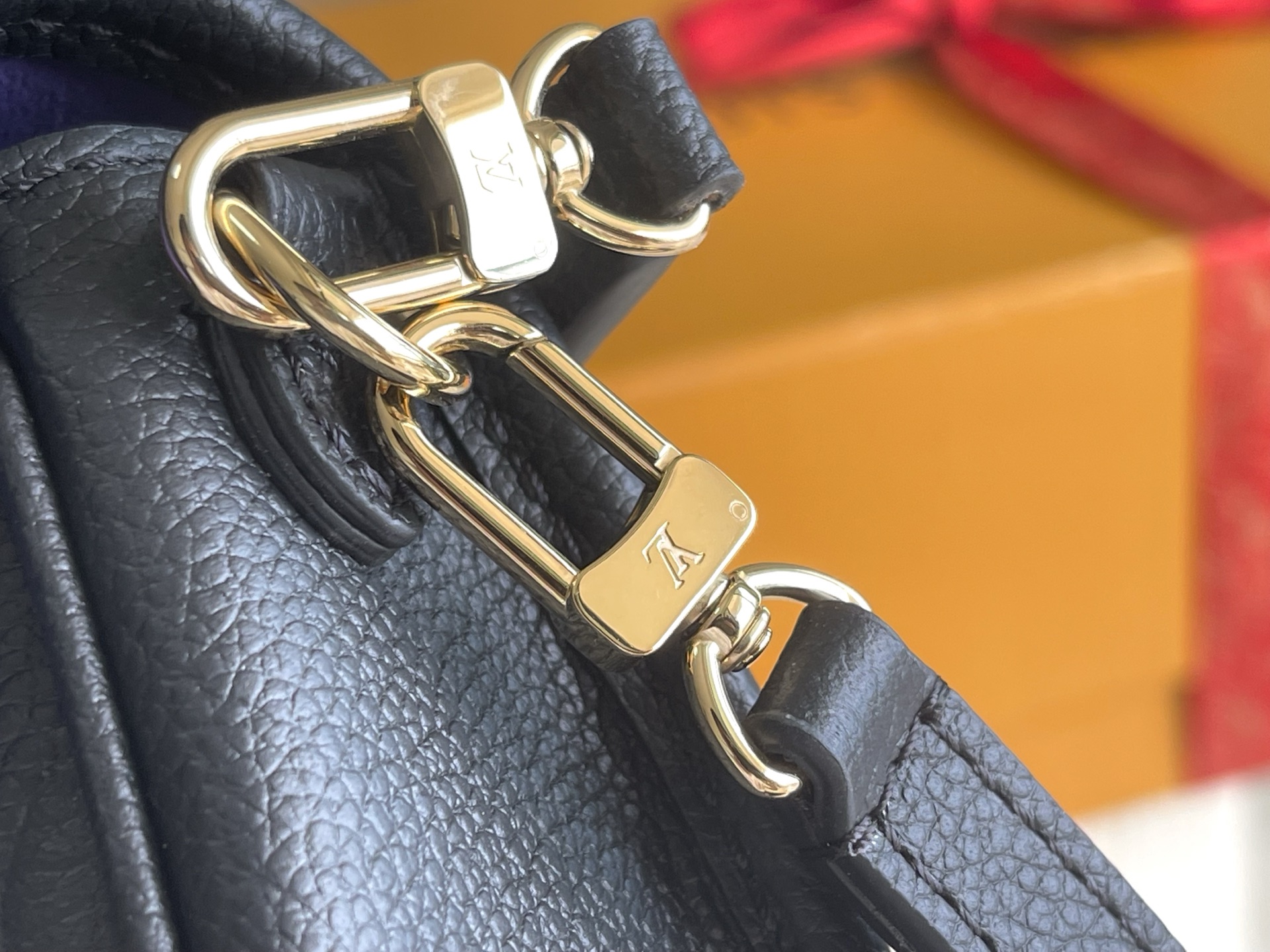 Louis Vuitton Black Leather Shoulder Bag, 19x10.5x6 CM, with Packaging 7 i1756705850470 603 0 6