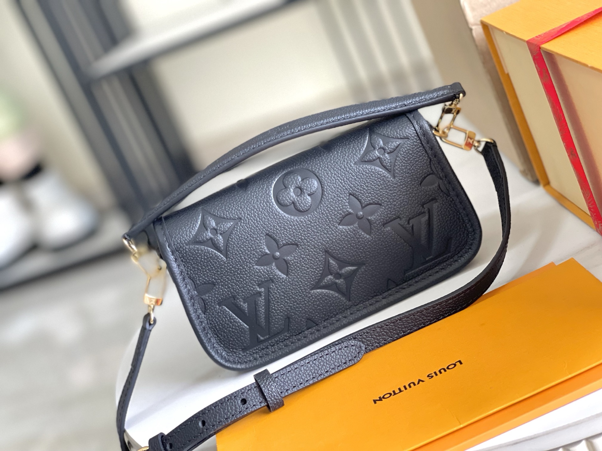 Louis Vuitton Black Leather Shoulder Bag, 19x10.5x6 CM, with Packaging 4 i1756705850563 6624 0 3
