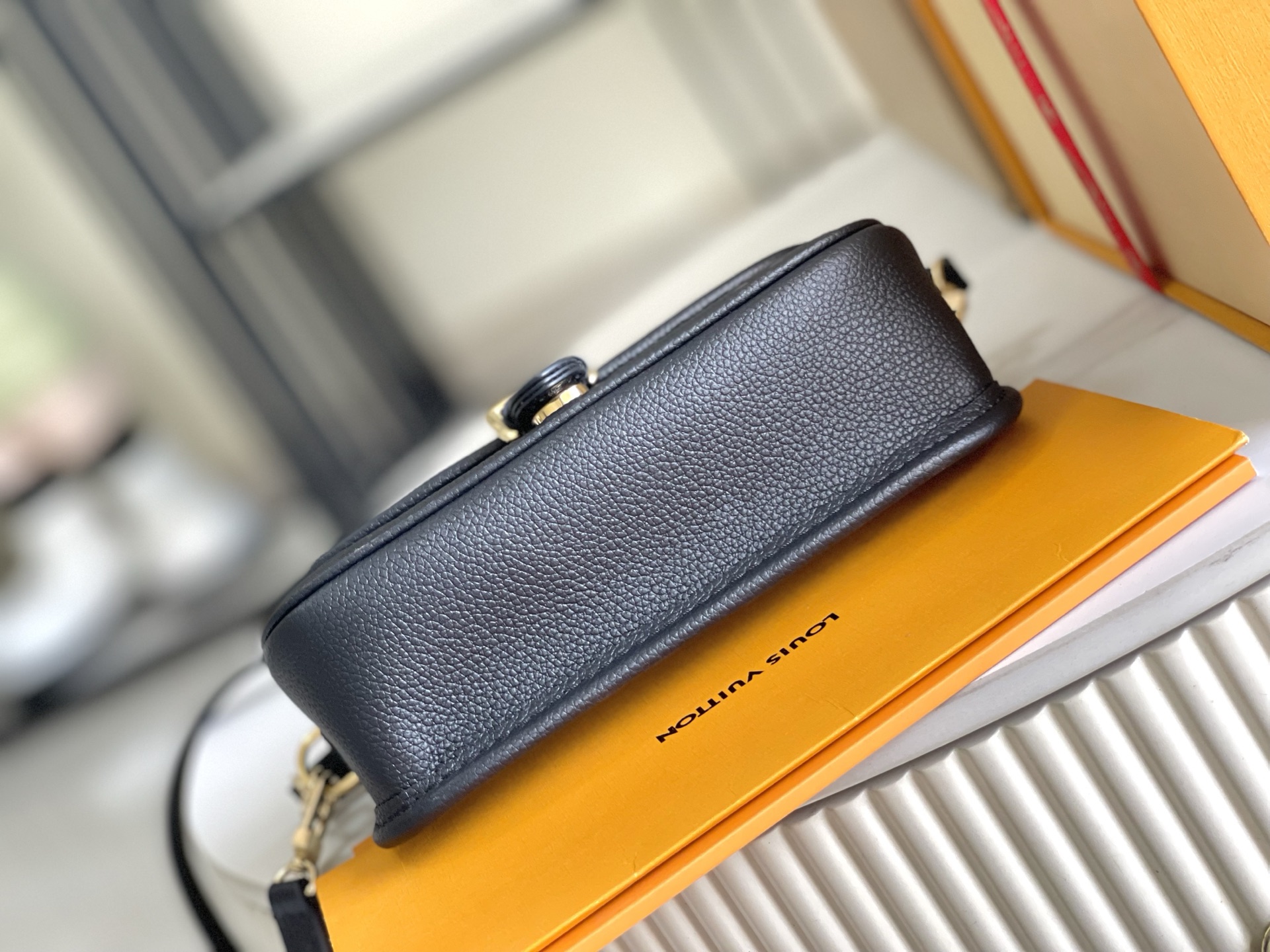Louis Vuitton Black Leather Shoulder Bag, 19x10.5x6 CM, with Packaging 5 i1756705852077 5536 0 4
