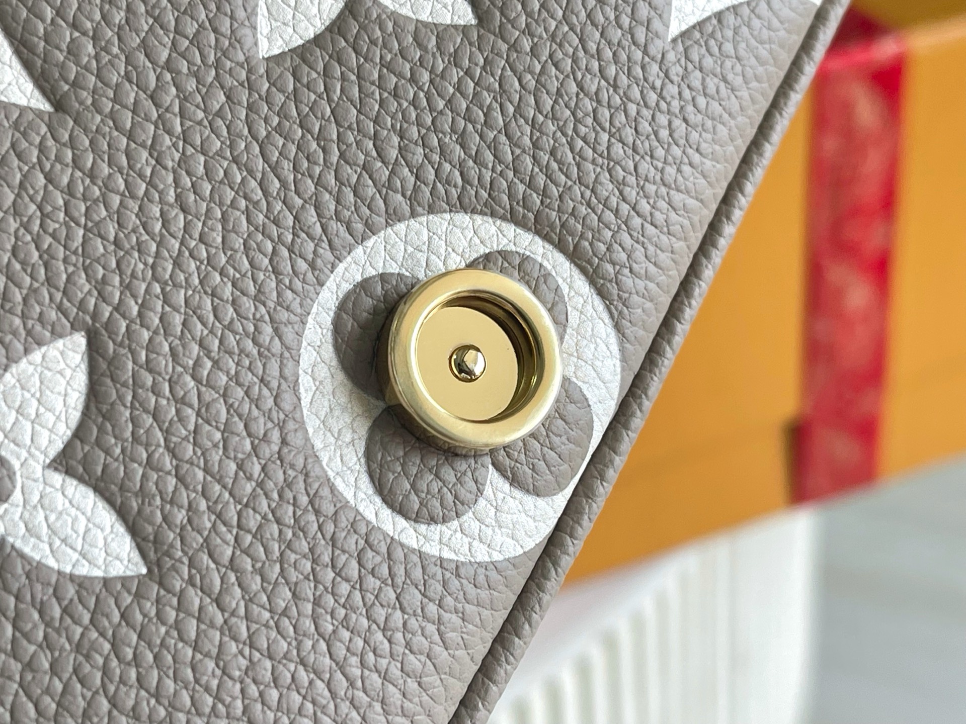 Louis Vuitton M83300: Premium Leather Handbag with Full Set Packaging 7 i1756706306208 8515 0 6