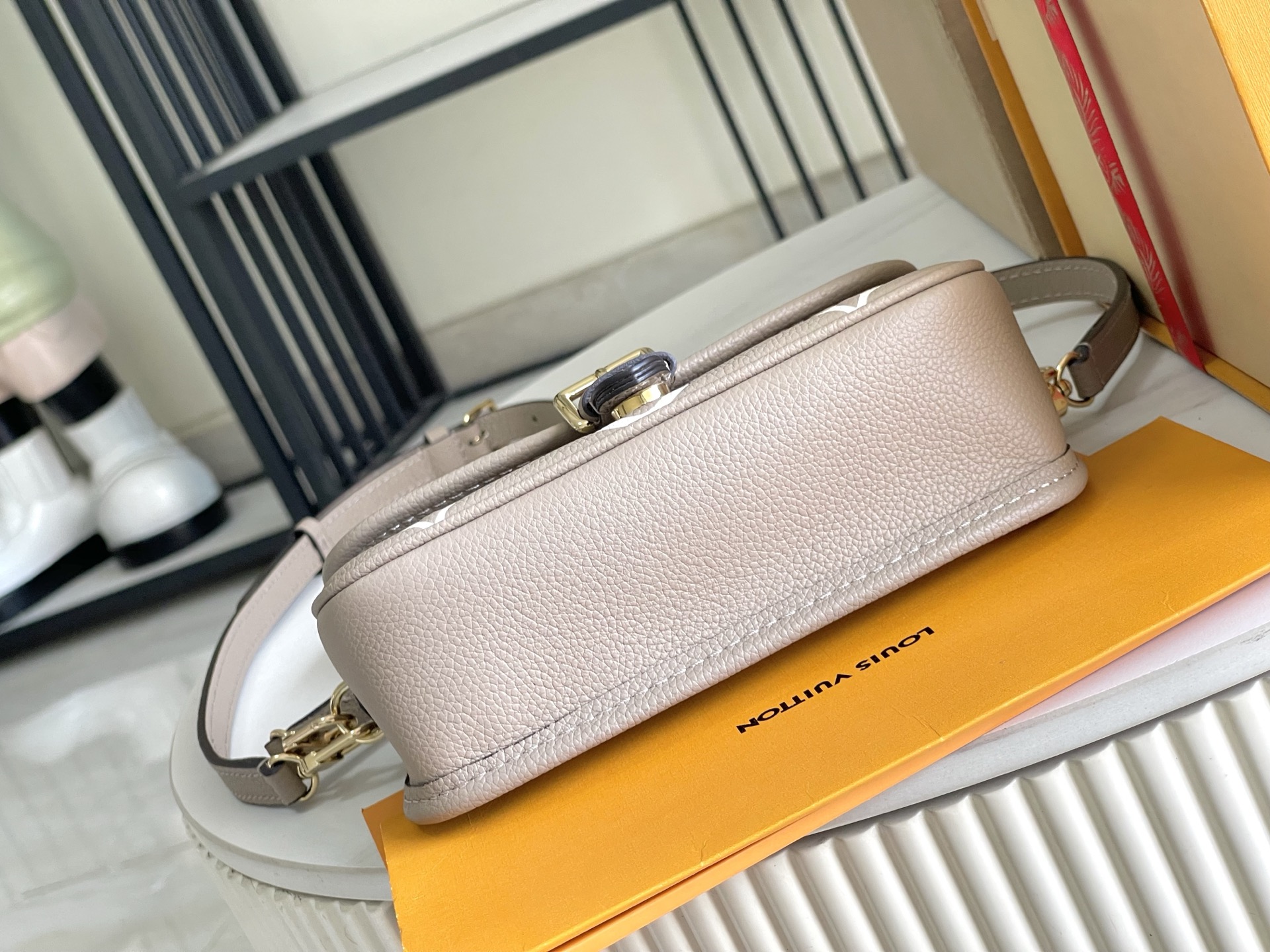 Louis Vuitton M83300: Premium Leather Handbag with Full Set Packaging 5 i1756706306445 4224 0 4