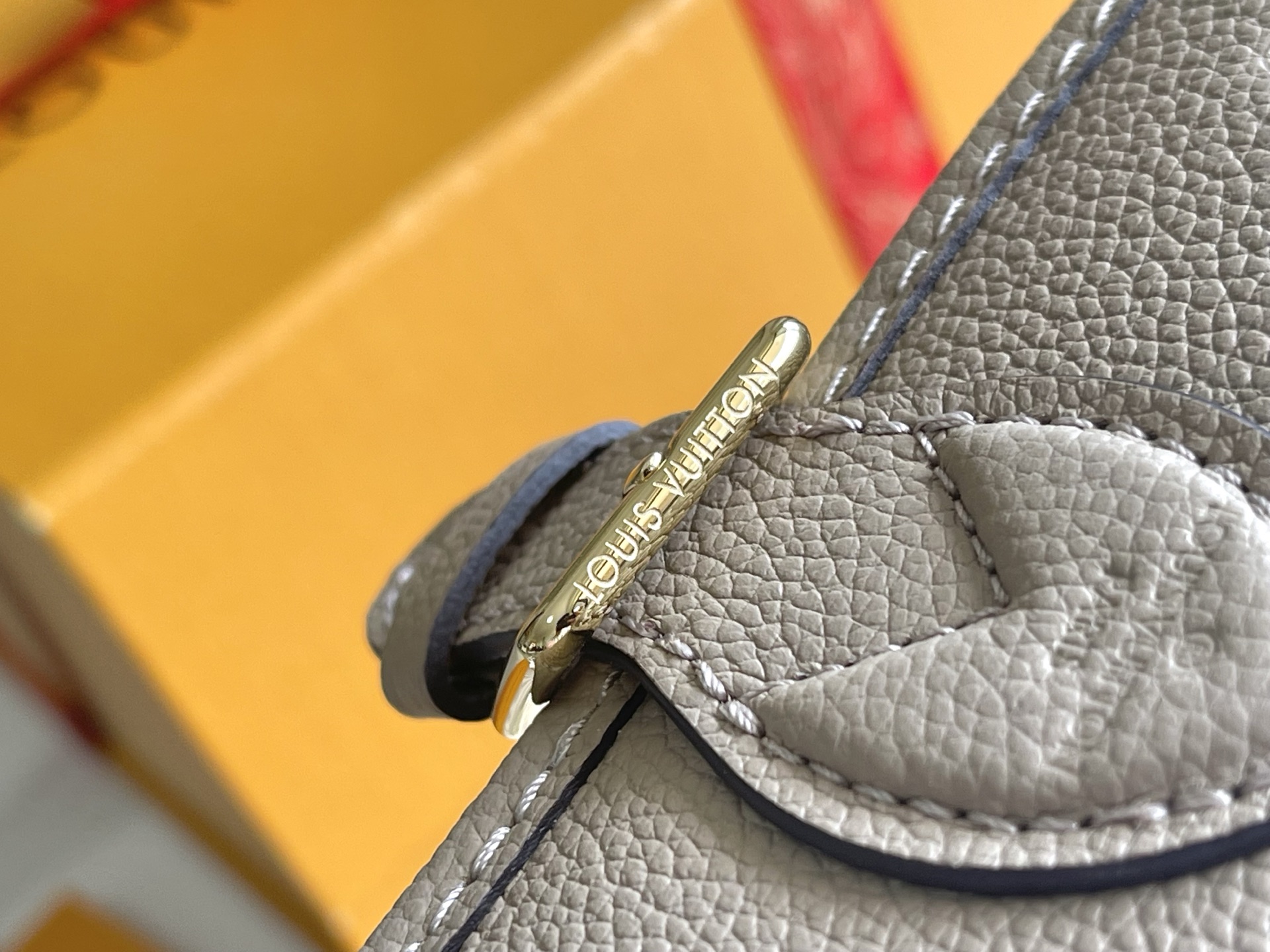 Louis Vuitton M83300: Premium Leather Handbag with Full Set Packaging 6 i1756706306539 9247 0 5