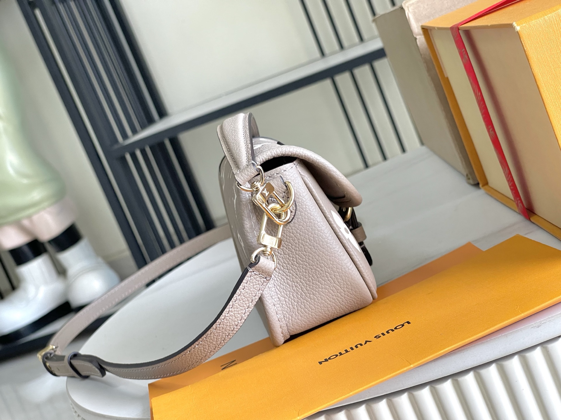 Louis Vuitton M83300: Premium Leather Handbag with Full Set Packaging 3 i1756706307747 1225 0 2