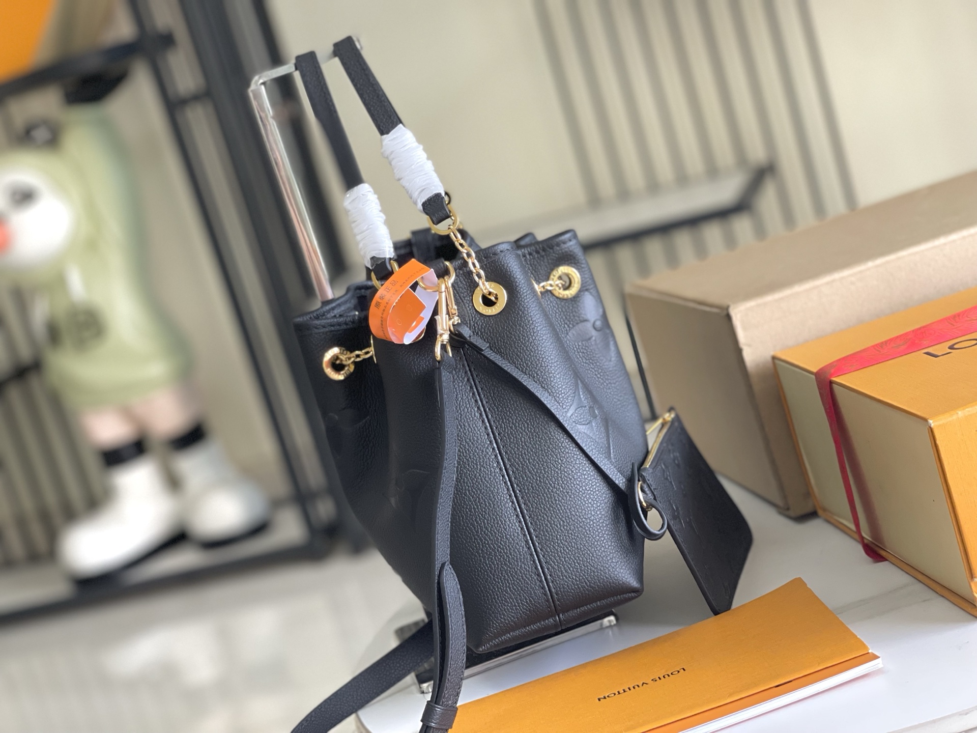 p1250。（163 芯片）特级配全套包装【特级原厂皮 全钢五金】M47209 黑色 皮料是意大利A级皮料是在于品质、五金、面料、手工、油边、A级出品、图片跟产品一致丶配全套包装.尺寸:28x20x11CM