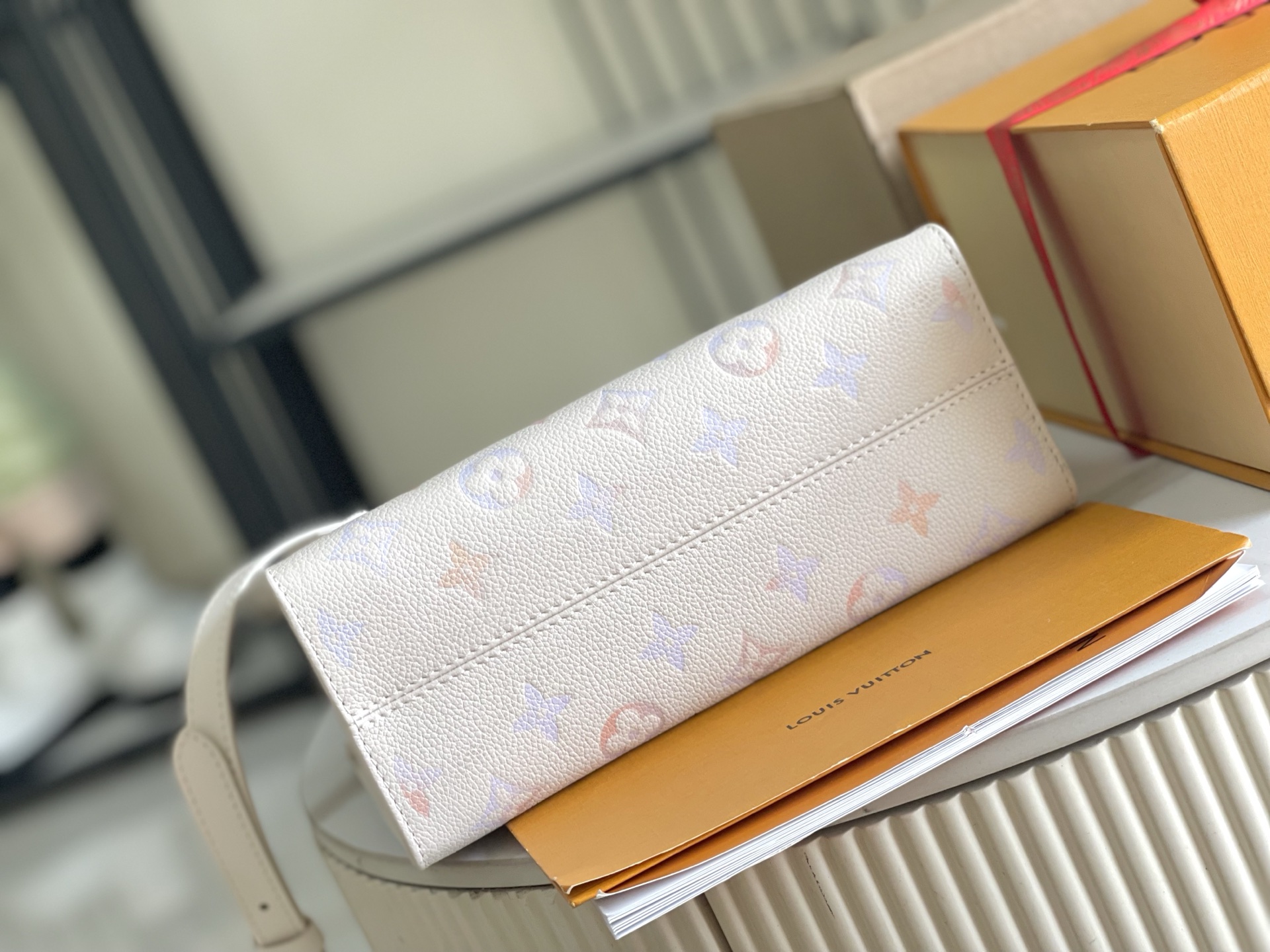 p1130。（163 芯片）特级配全套包装【特级全钢五金 原厂皮】M25770 皮料是意大利A级皮料是在于品质、五金、面料、手工、油边、A级出品、图片跟产品一致丶配全套包装.尺寸:25x19x11.5CM 