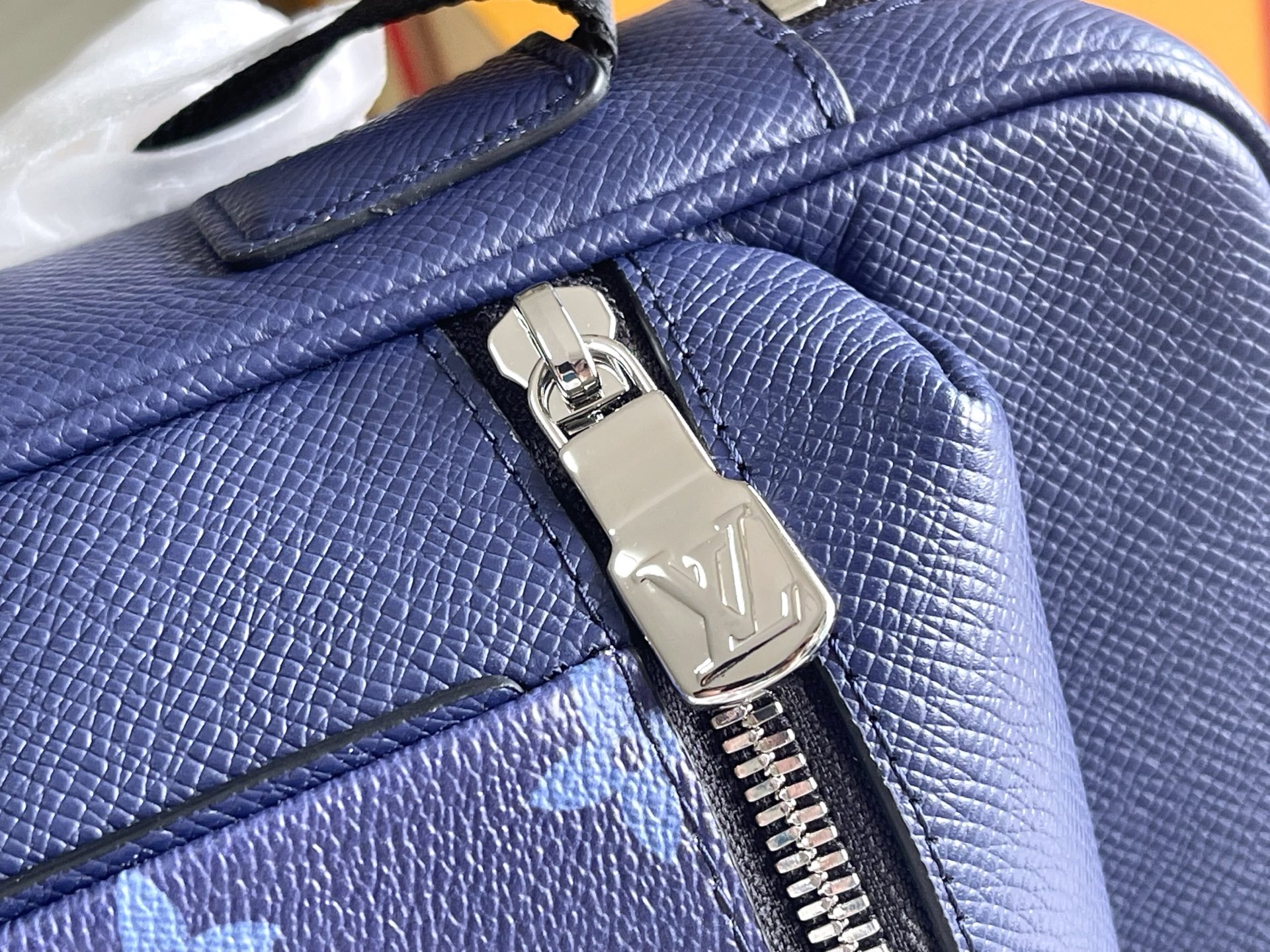 p920。（163 芯片）特级配全套包装【特级全钢五金 原厂皮】M30242 深蓝 皮料是意大利A级皮料是在于品质、五金、面料、手工、油边、A级出品、图片跟产品一致丶配全套包装.尺寸:29x20x10.5CM