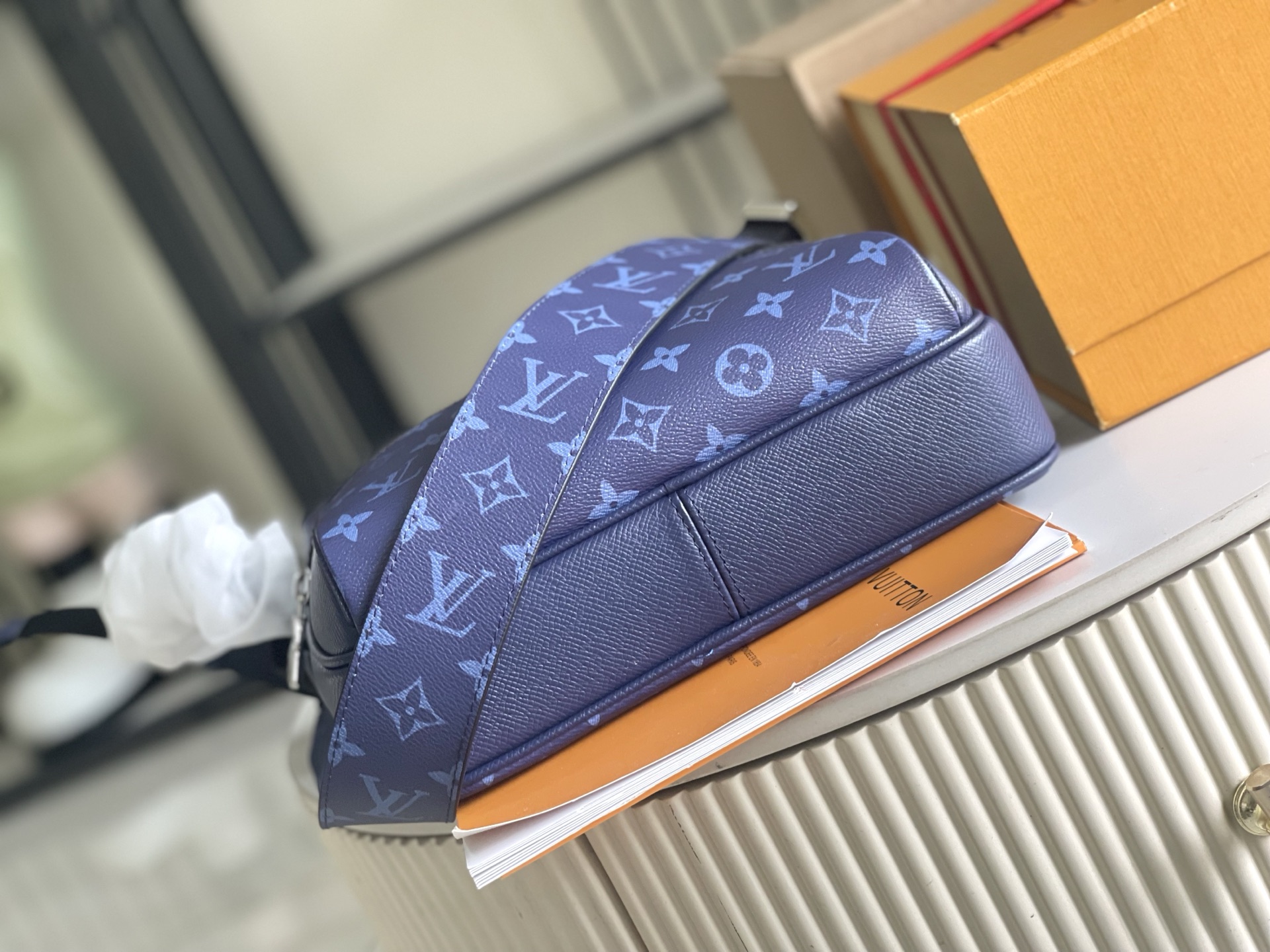 p920。（163 芯片）特级配全套包装【特级全钢五金 原厂皮】M30242 深蓝 皮料是意大利A级皮料是在于品质、五金、面料、手工、油边、A级出品、图片跟产品一致丶配全套包装.尺寸:29x20x10.5CM