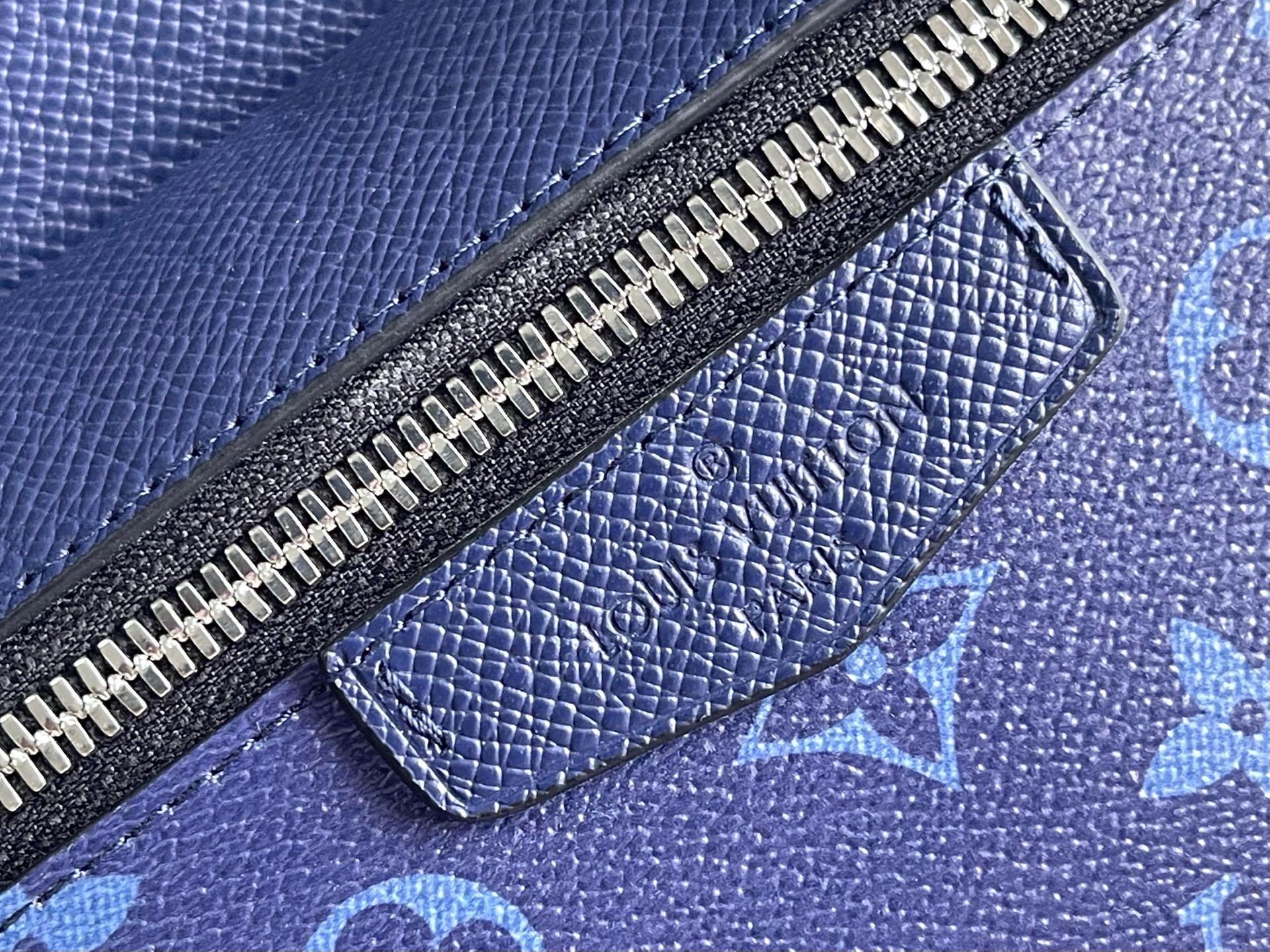 p920。（163 芯片）特级配全套包装【特级全钢五金 原厂皮】M30242 深蓝 皮料是意大利A级皮料是在于品质、五金、面料、手工、油边、A级出品、图片跟产品一致丶配全套包装.尺寸:29x20x10.5CM