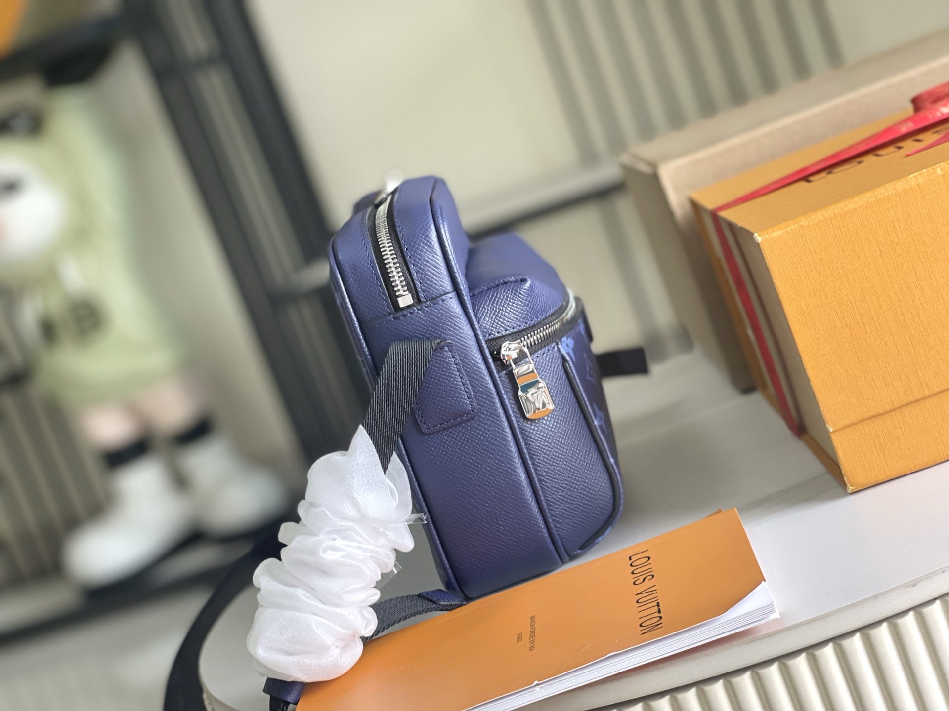 p920。（163 芯片）特级配全套包装【特级全钢五金 原厂皮】M30242 深蓝 皮料是意大利A级皮料是在于品质、五金、面料、手工、油边、A级出品、图片跟产品一致丶配全套包装.尺寸:29x20x10.5CM
