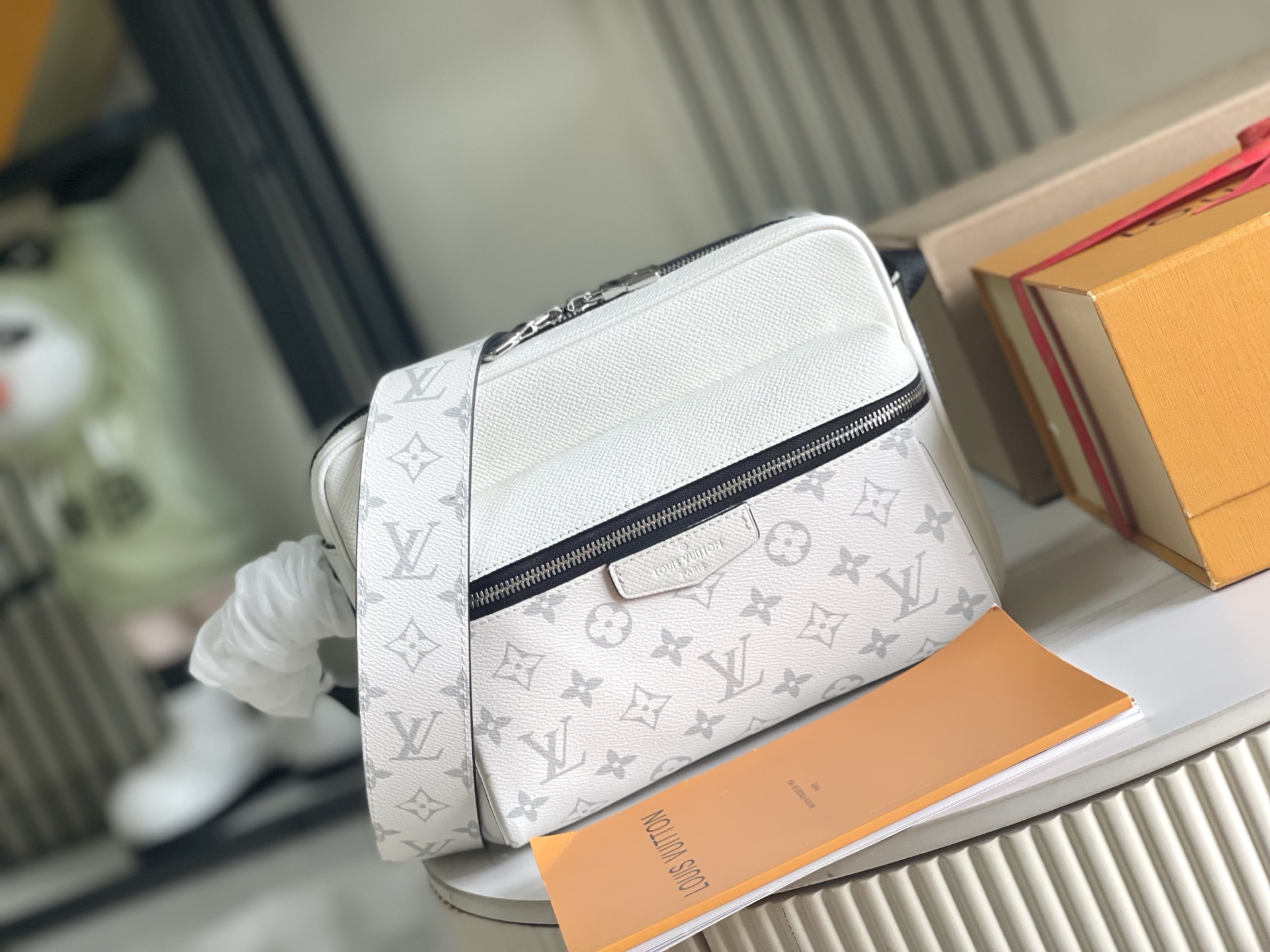 p920。（163 芯片）特级配全套包装【特级全钢五金 原厂皮】M30873 白色 皮料是意大利A级皮料是在于品质、五金、面料、手工、油边、A级出品、图片跟产品一致丶配全套包装.尺寸:29x20x10.5CM