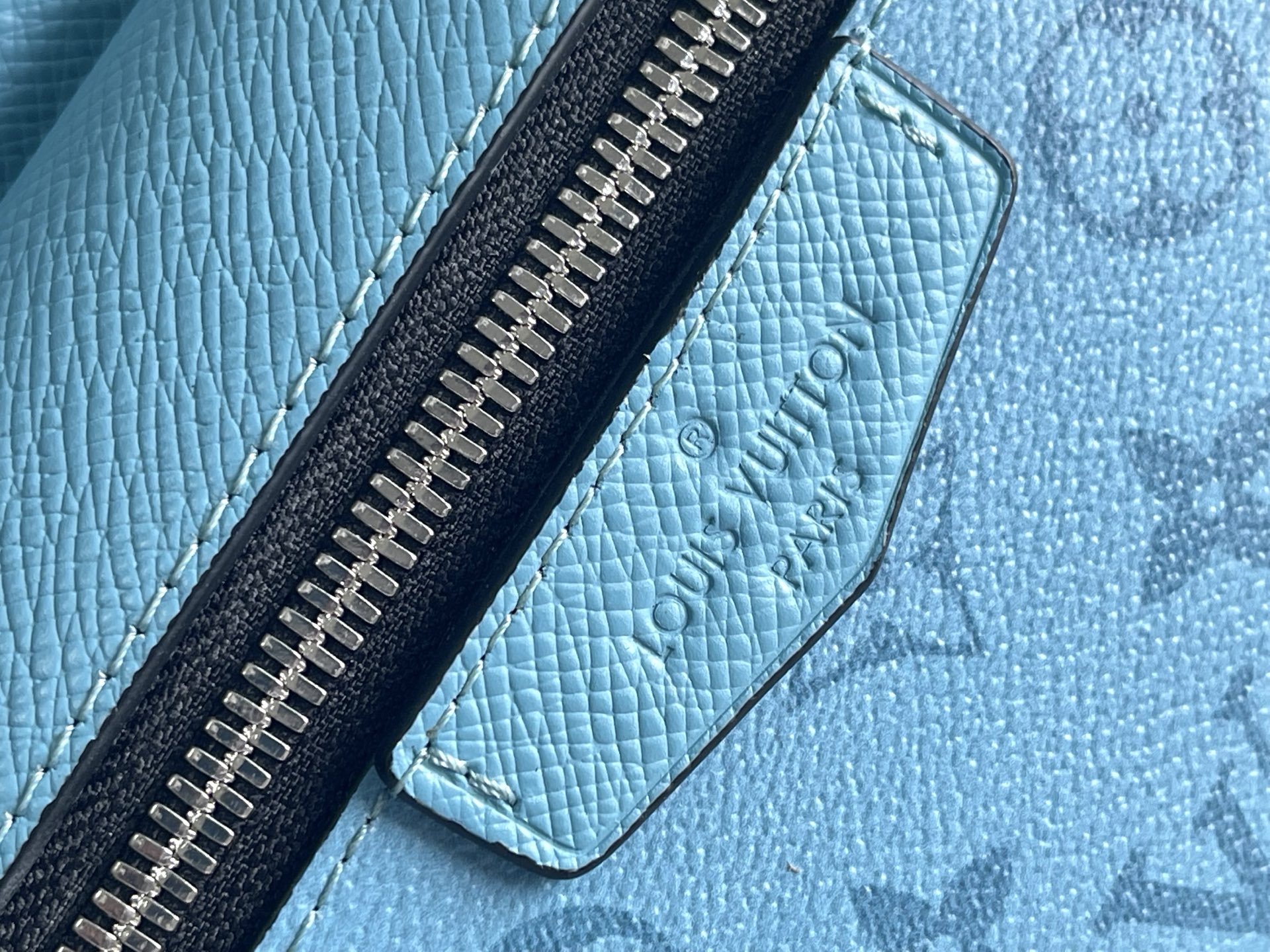 p920。（163 芯片）特级配全套包装【特级全钢五金 原厂皮】M30749 浅蓝色 皮料是意大利A级皮料是在于品质、五金、面料、手工、油边、A级出品、图片跟产品一致丶配全套包装.尺寸:29x20x10.5CM