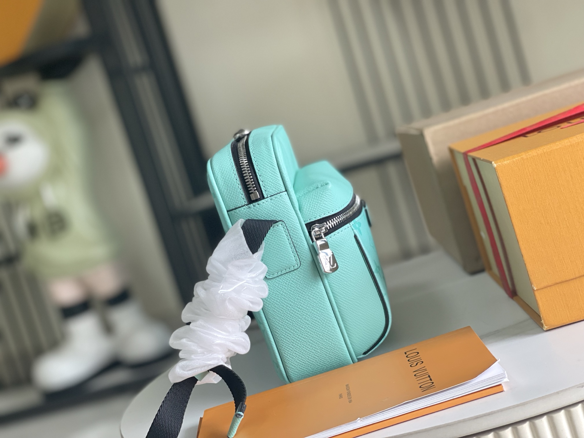 p920。（163 芯片）特级配全套包装【特级全钢五金 原厂皮】M30875 浅绿色 皮料是意大利A级皮料是在于品质、五金、面料、手工、油边、A级出品、图片跟产品一致丶配全套包装.尺寸:29x20x10.5CM