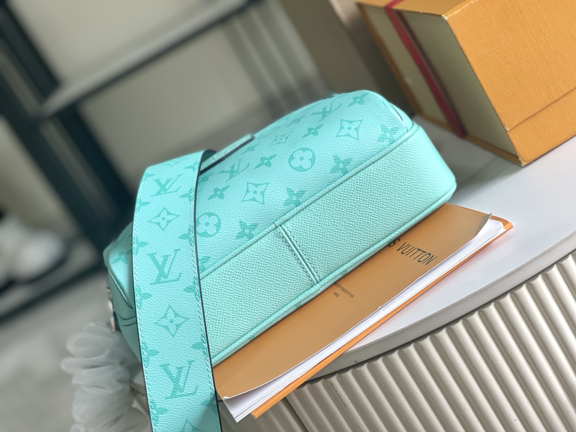 p920。（163 芯片）特级配全套包装【特级全钢五金 原厂皮】M30875 浅绿色 皮料是意大利A级皮料是在于品质、五金、面料、手工、油边、A级出品、图片跟产品一致丶配全套包装.尺寸:29x20x10.5CM