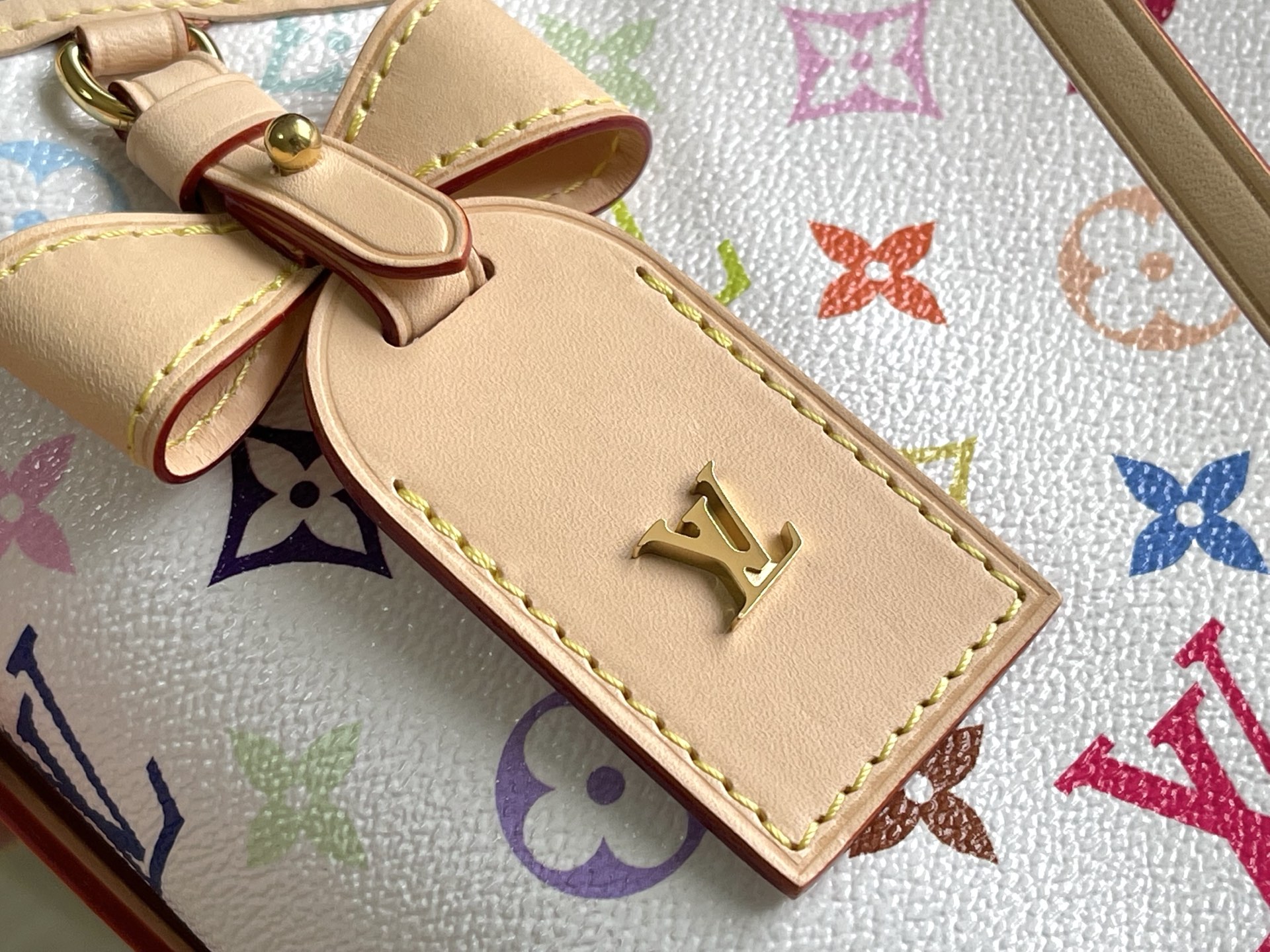 p1050。（163 芯片）特级配全套包装 特级全钢五金 原厂皮M13661 皮料是正品代工厂意大利A级皮料（特级正品）:所谓的特级正品．是在于品质、五金、面料、手工、油边、A级出品、拍摄图跟产品一致丶配图上的全套包装.尺寸:29x24x12CM