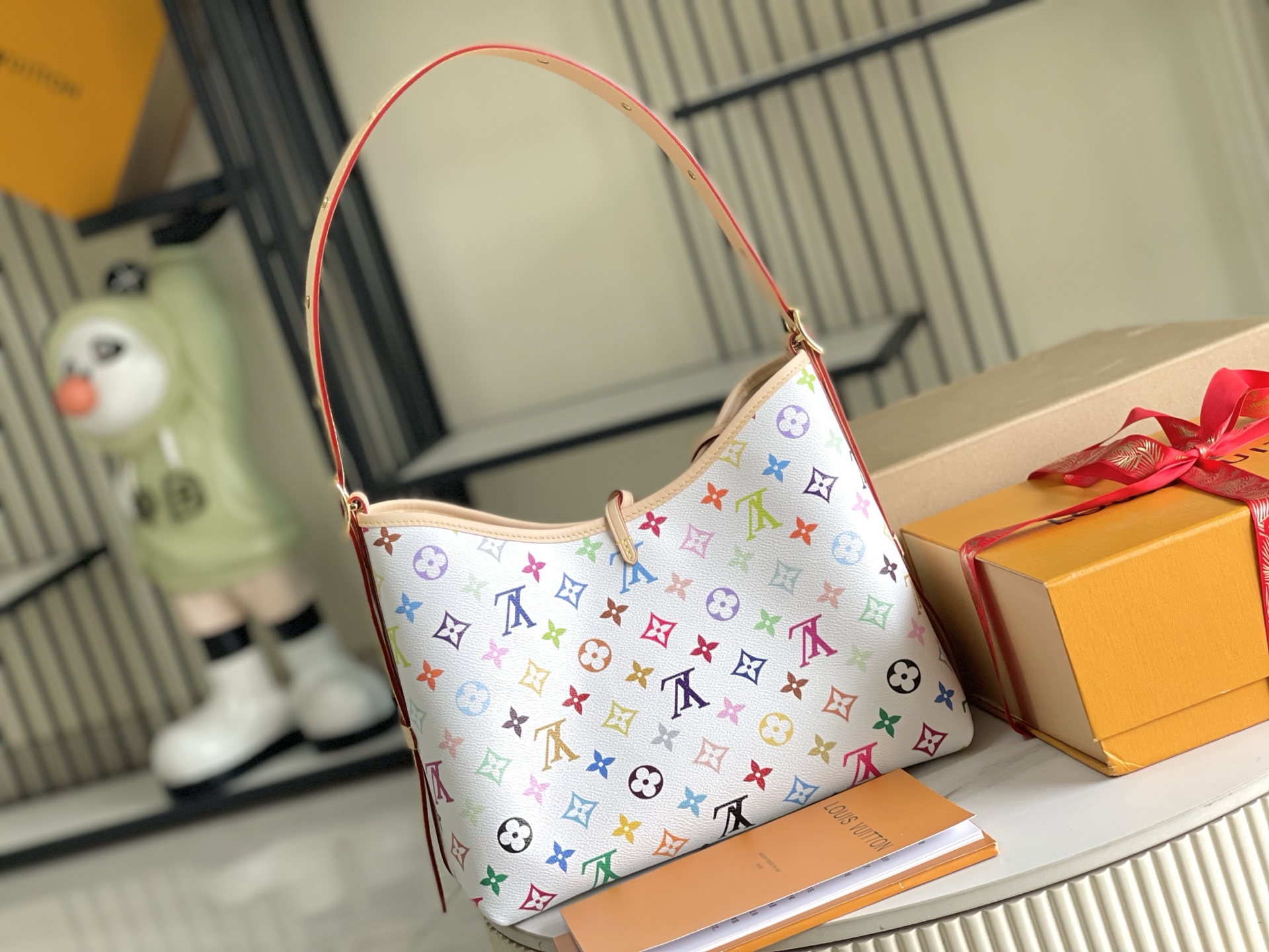 p1050。（163 芯片）特级配全套包装 特级全钢五金 原厂皮M13661 皮料是正品代工厂意大利A级皮料（特级正品）:所谓的特级正品．是在于品质、五金、面料、手工、油边、A级出品、拍摄图跟产品一致丶配图上的全套包装.尺寸:29x24x12CM