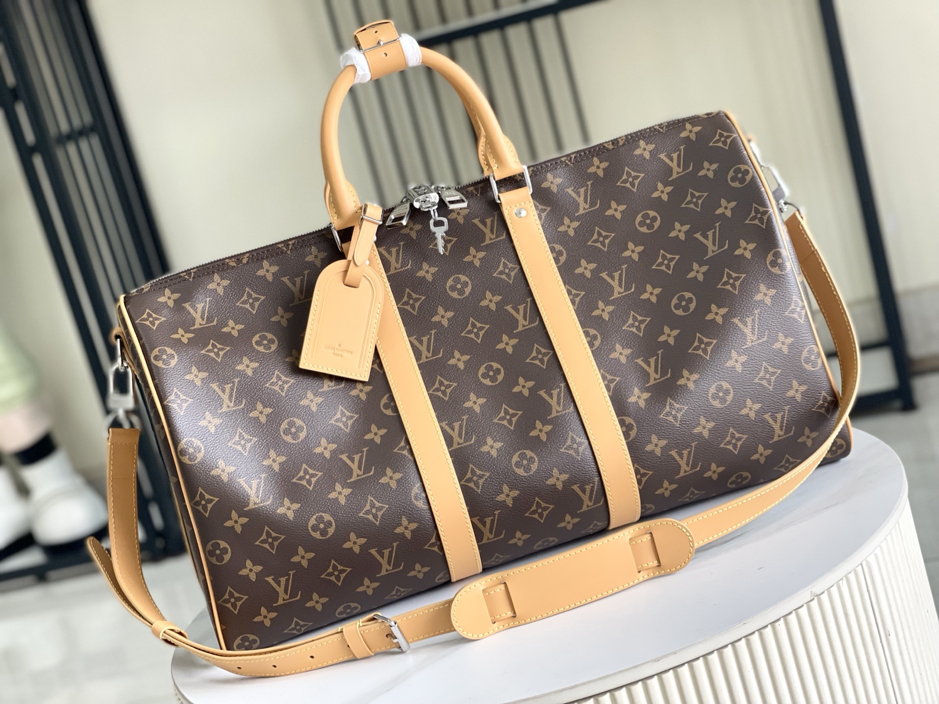 p1300。（163 芯片）特级配全套包装 【特级全钢五金 原厂皮】M12634 皮料是意大利A级皮料是在于品质、五金、面料、手工、油边、A级出品、图片跟产品一致丶配全套包装.尺寸:50x29x22CM 