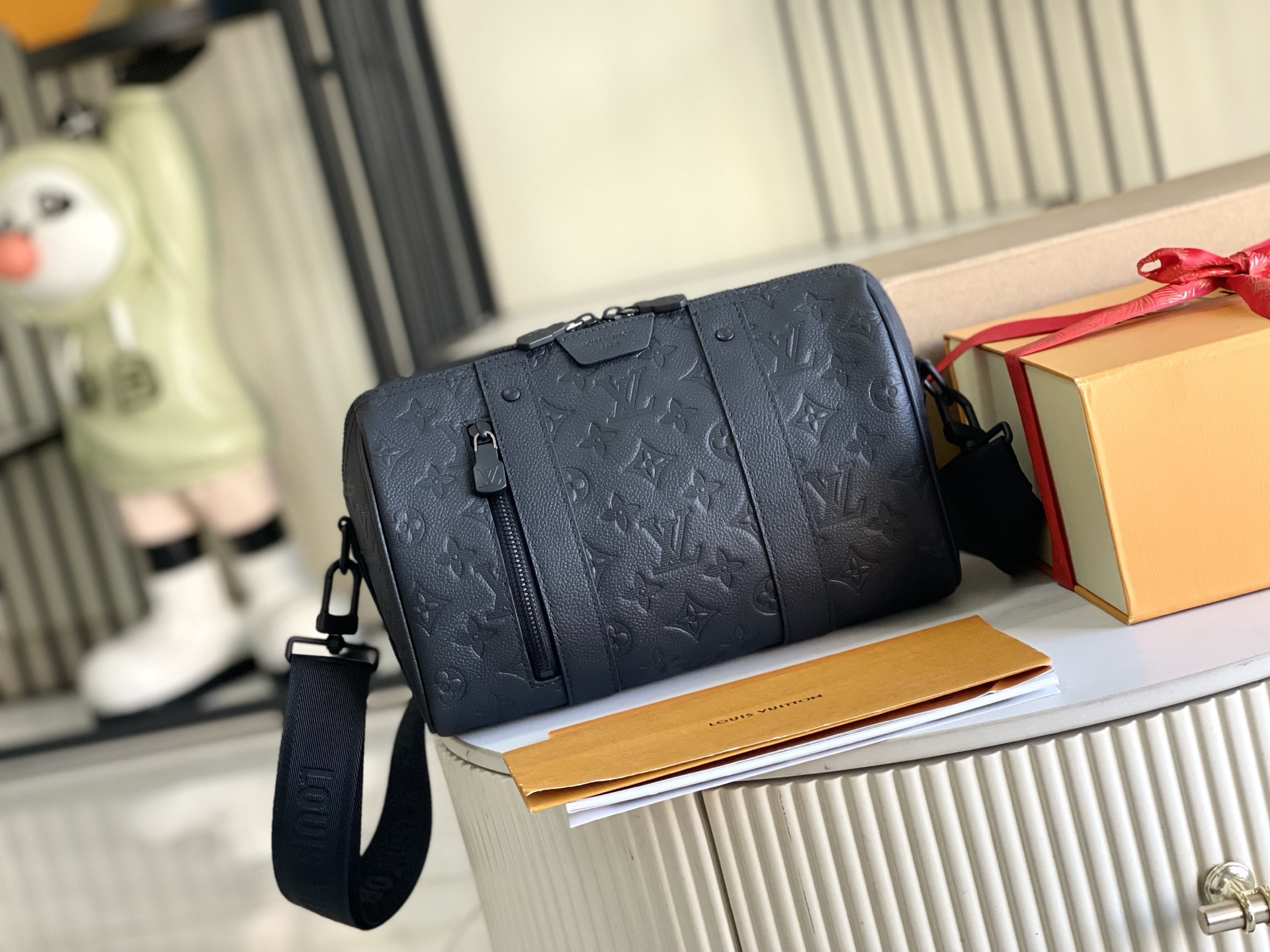 p1200。（163 芯片）特级配全套包装【特级全钢五金 原厂皮】M26750 皮料是意大利A级皮料是在于品质、五金、面料、手工、油边、A级出品、图片跟产品一致丶配全套包装.尺寸:27.5x16.5x15CM