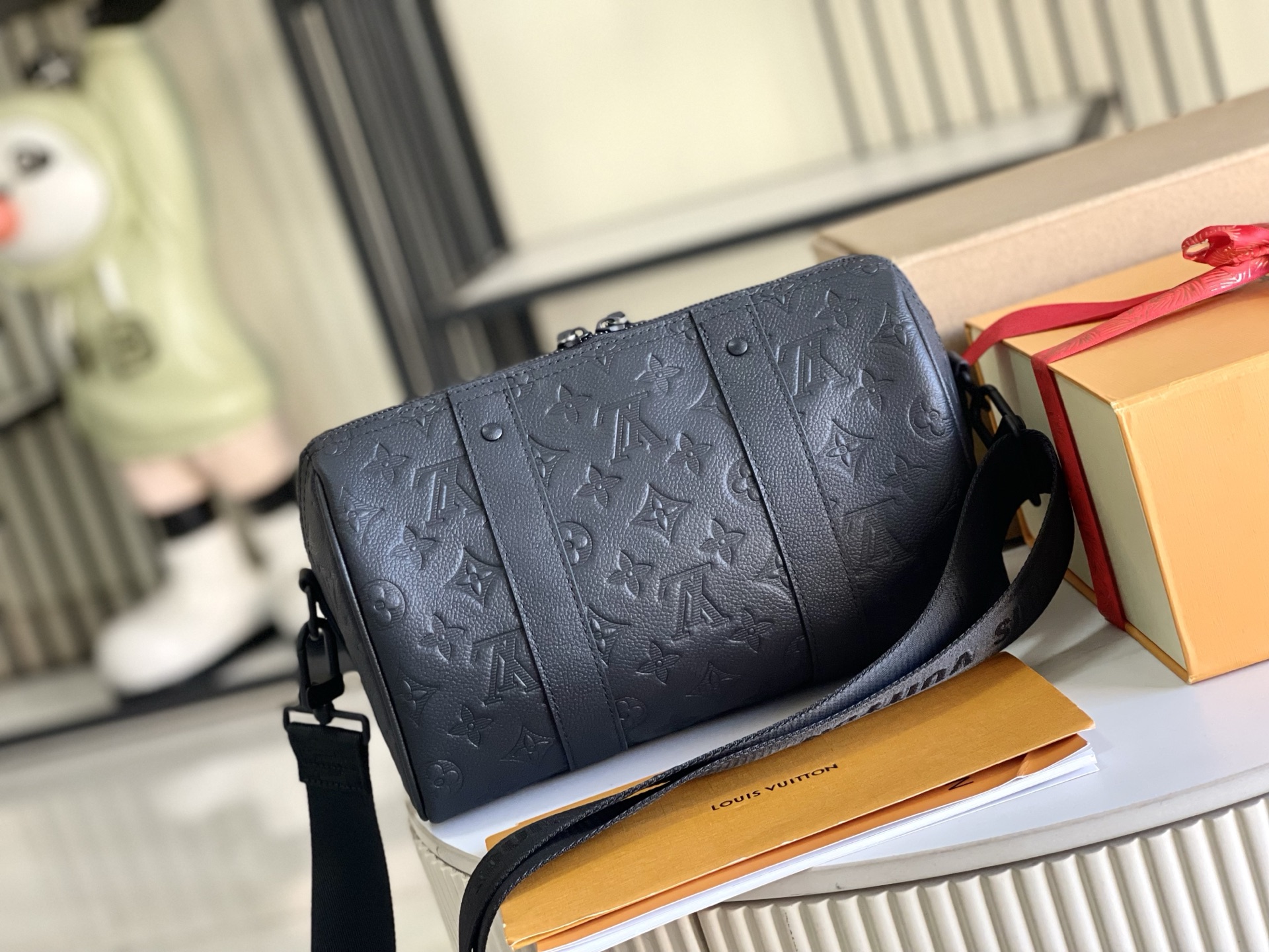 p1200。（163 芯片）特级配全套包装【特级全钢五金 原厂皮】M26750 皮料是意大利A级皮料是在于品质、五金、面料、手工、油边、A级出品、图片跟产品一致丶配全套包装.尺寸:27.5x16.5x15CM