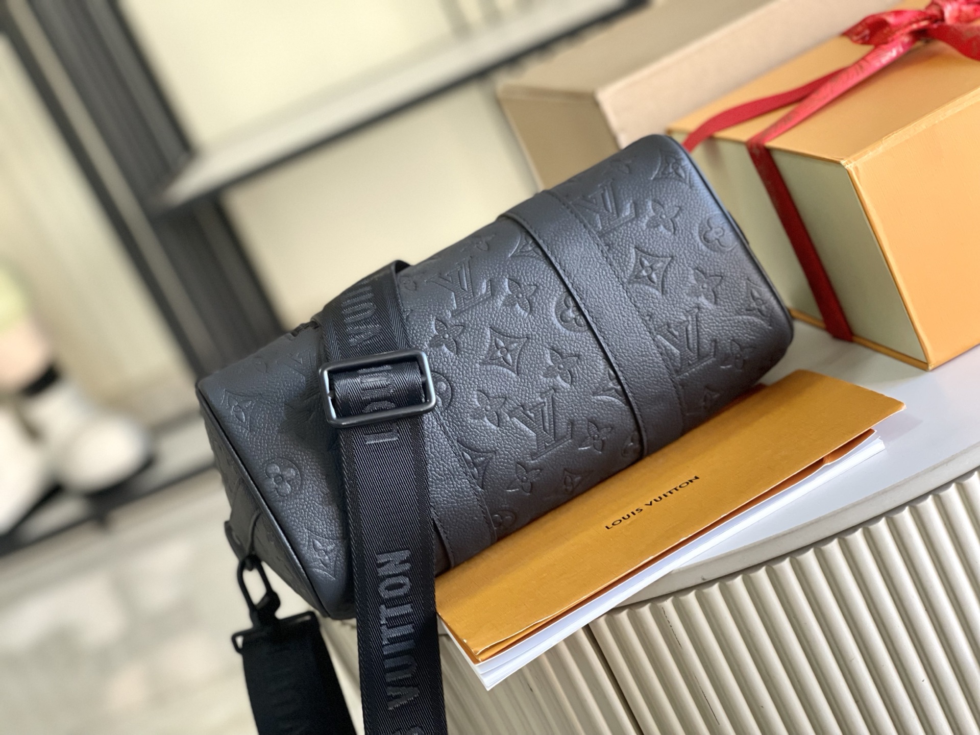 p1200。（163 芯片）特级配全套包装【特级全钢五金 原厂皮】M26750 皮料是意大利A级皮料是在于品质、五金、面料、手工、油边、A级出品、图片跟产品一致丶配全套包装.尺寸:27.5x16.5x15CM