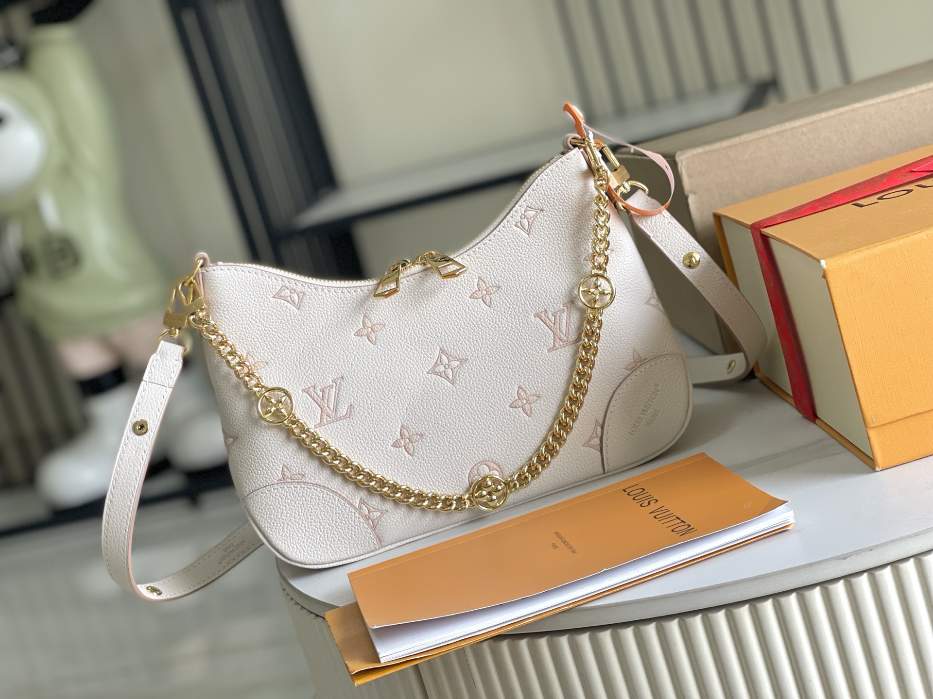 p1080。（163 芯片）特级配全套包装【特级全钢五金 原厂皮】M14634 皮料是意大利A级皮料是在于品质、五金、面料、手工、油边、A级出品、图片跟产品一致丶配全套包装.尺寸:29x16x9.5CM 