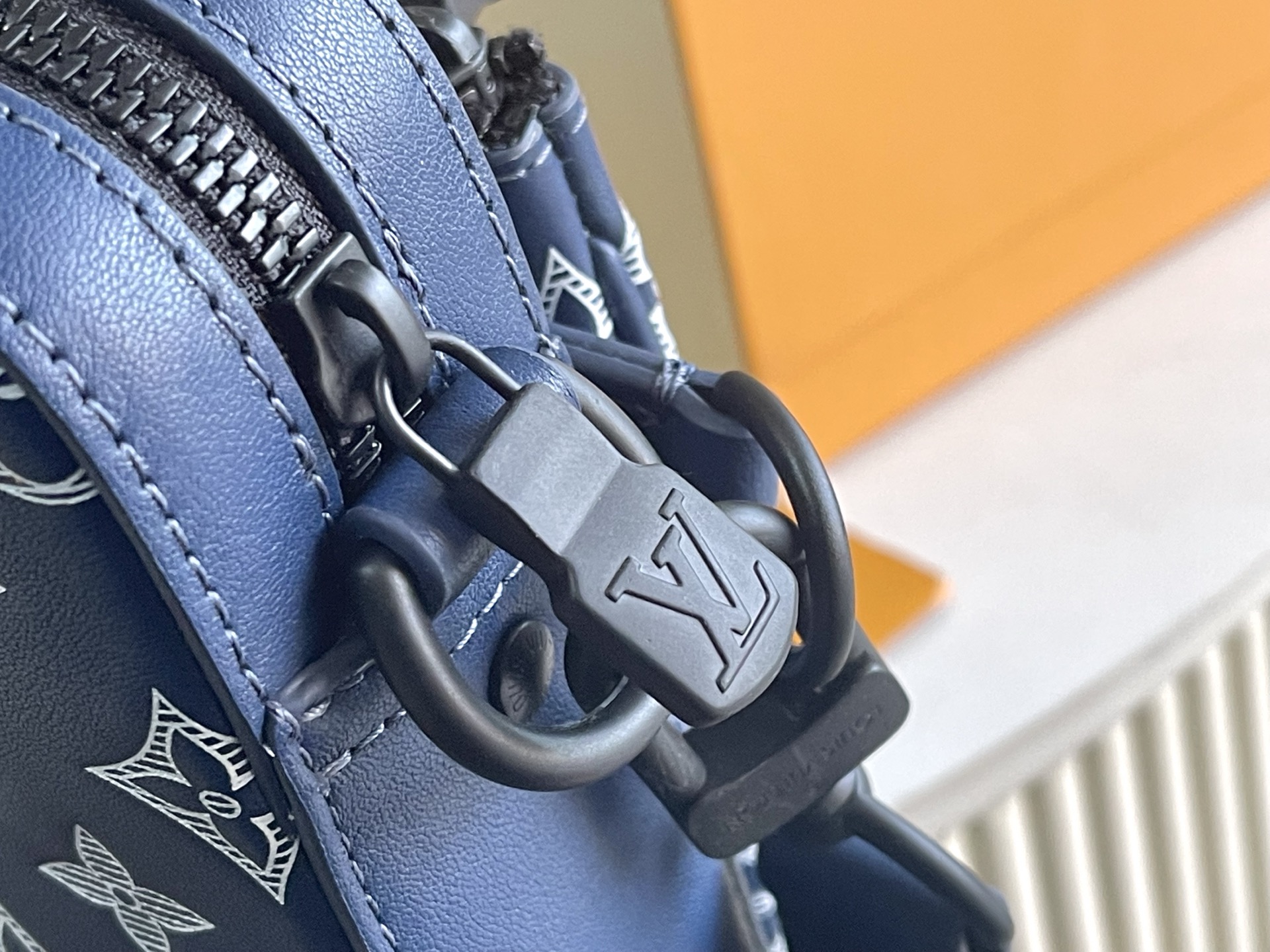 p1090。（163 芯片）特级配全套包装【特级全钢五金 原厂皮】M24753 皮料是意大利A级皮料是在于品质、五金、面料、手工、油边、A级出品、图片跟产品一致丶配全套包装.尺寸:25x18x7CM