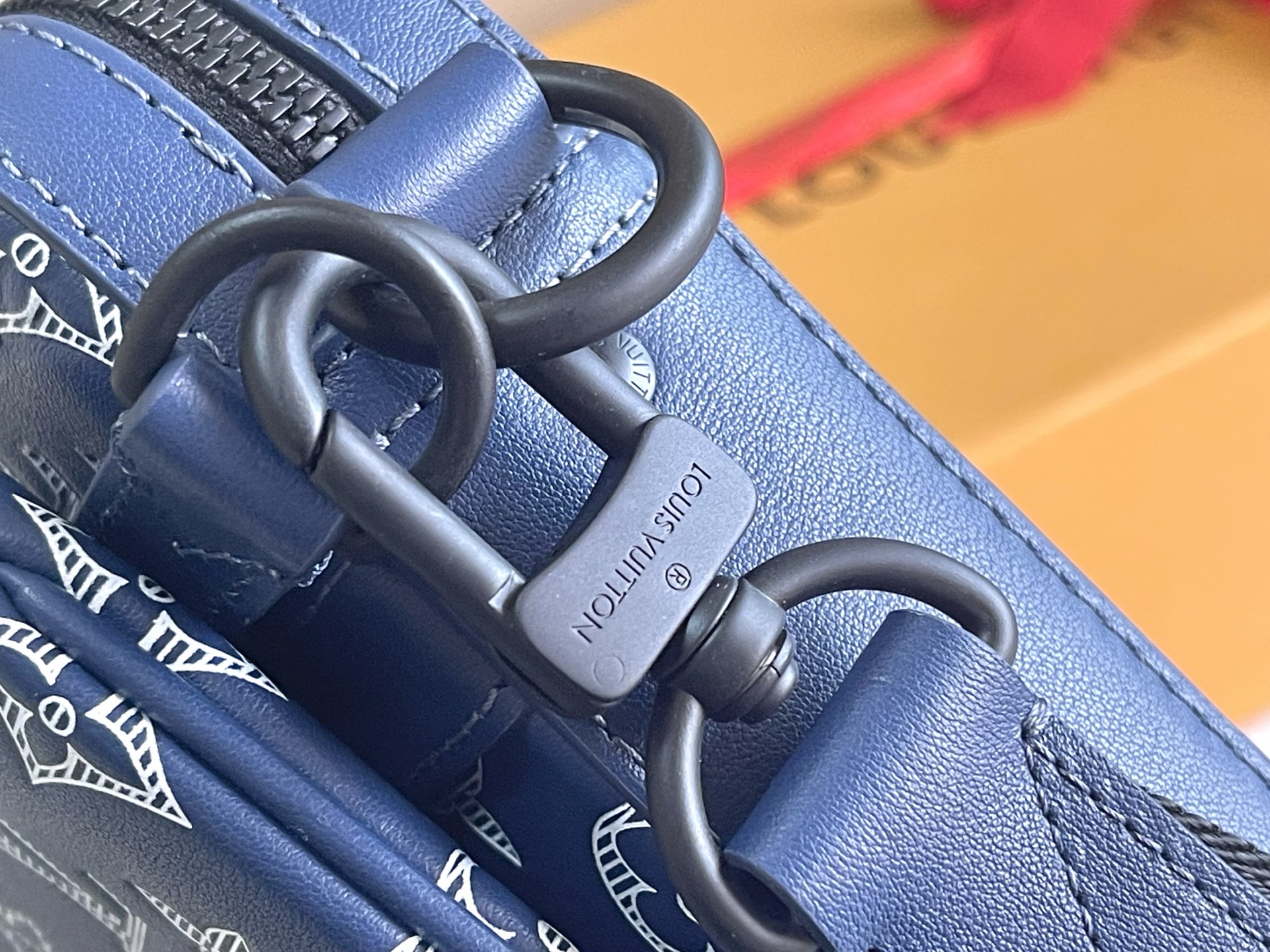 p1090。（163 芯片）特级配全套包装【特级全钢五金 原厂皮】M24753 皮料是意大利A级皮料是在于品质、五金、面料、手工、油边、A级出品、图片跟产品一致丶配全套包装.尺寸:25x18x7CM