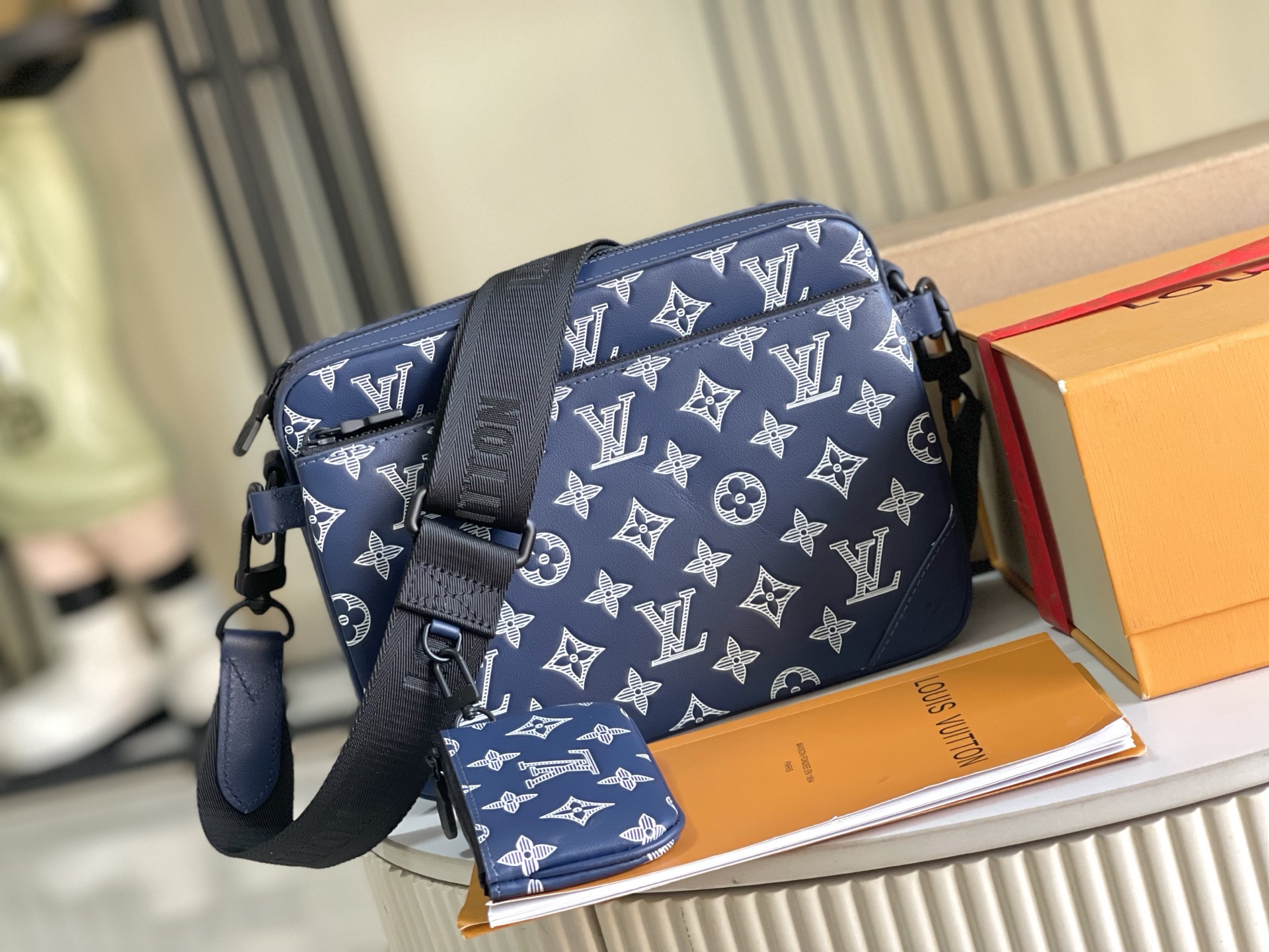 p1090。（163 芯片）特级配全套包装【特级全钢五金 原厂皮】M24753 皮料是意大利A级皮料是在于品质、五金、面料、手工、油边、A级出品、图片跟产品一致丶配全套包装.尺寸:25x18x7CM