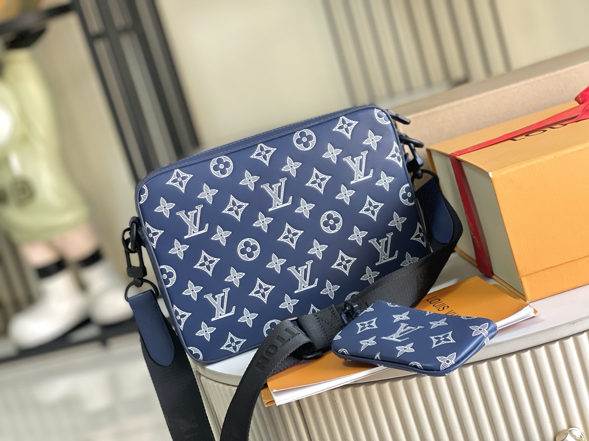 p1090。（163 芯片）特级配全套包装【特级全钢五金 原厂皮】M24753 皮料是意大利A级皮料是在于品质、五金、面料、手工、油边、A级出品、图片跟产品一致丶配全套包装.尺寸:25x18x7CM