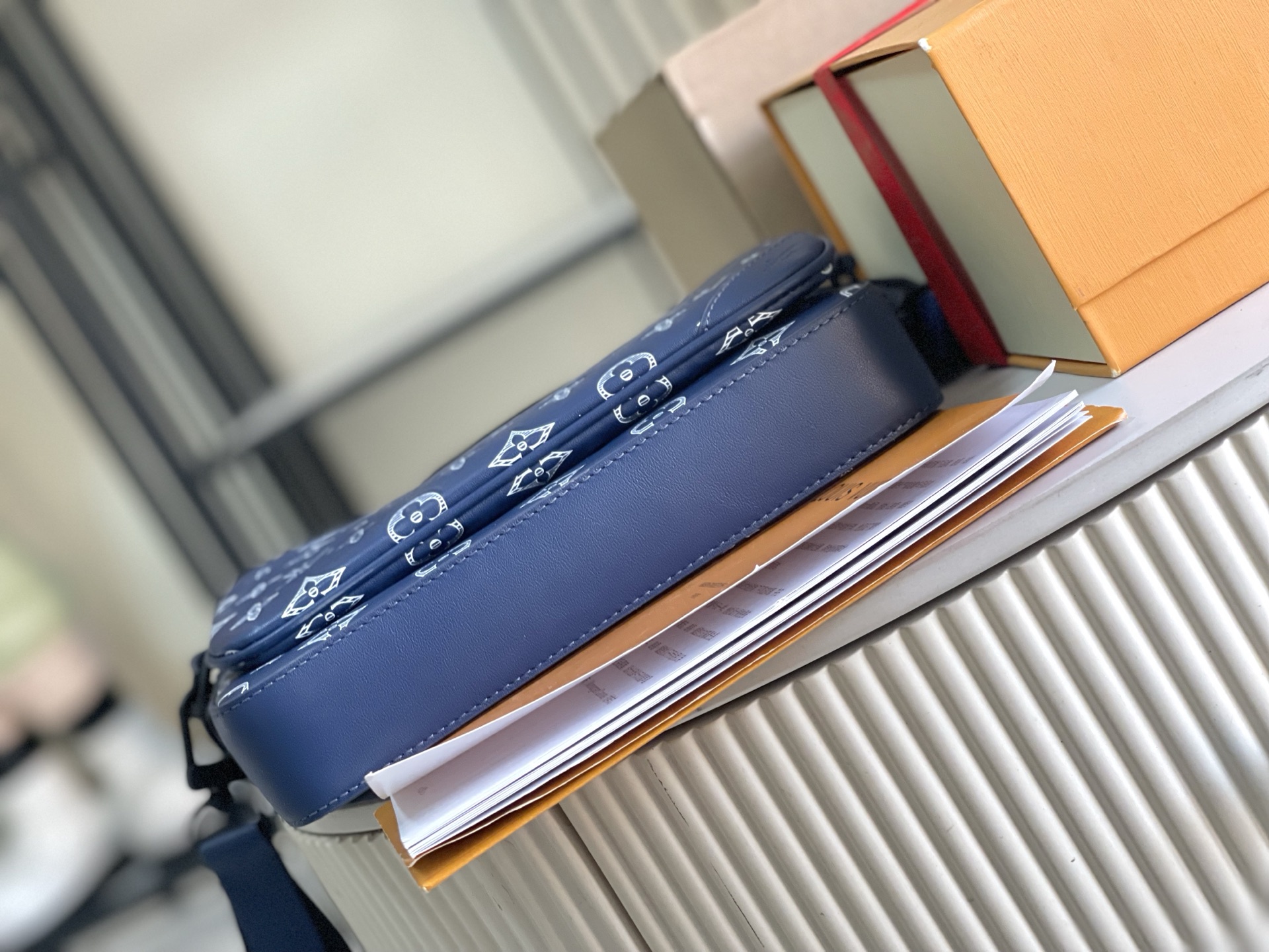 p1090。（163 芯片）特级配全套包装【特级全钢五金 原厂皮】M24753 皮料是意大利A级皮料是在于品质、五金、面料、手工、油边、A级出品、图片跟产品一致丶配全套包装.尺寸:25x18x7CM