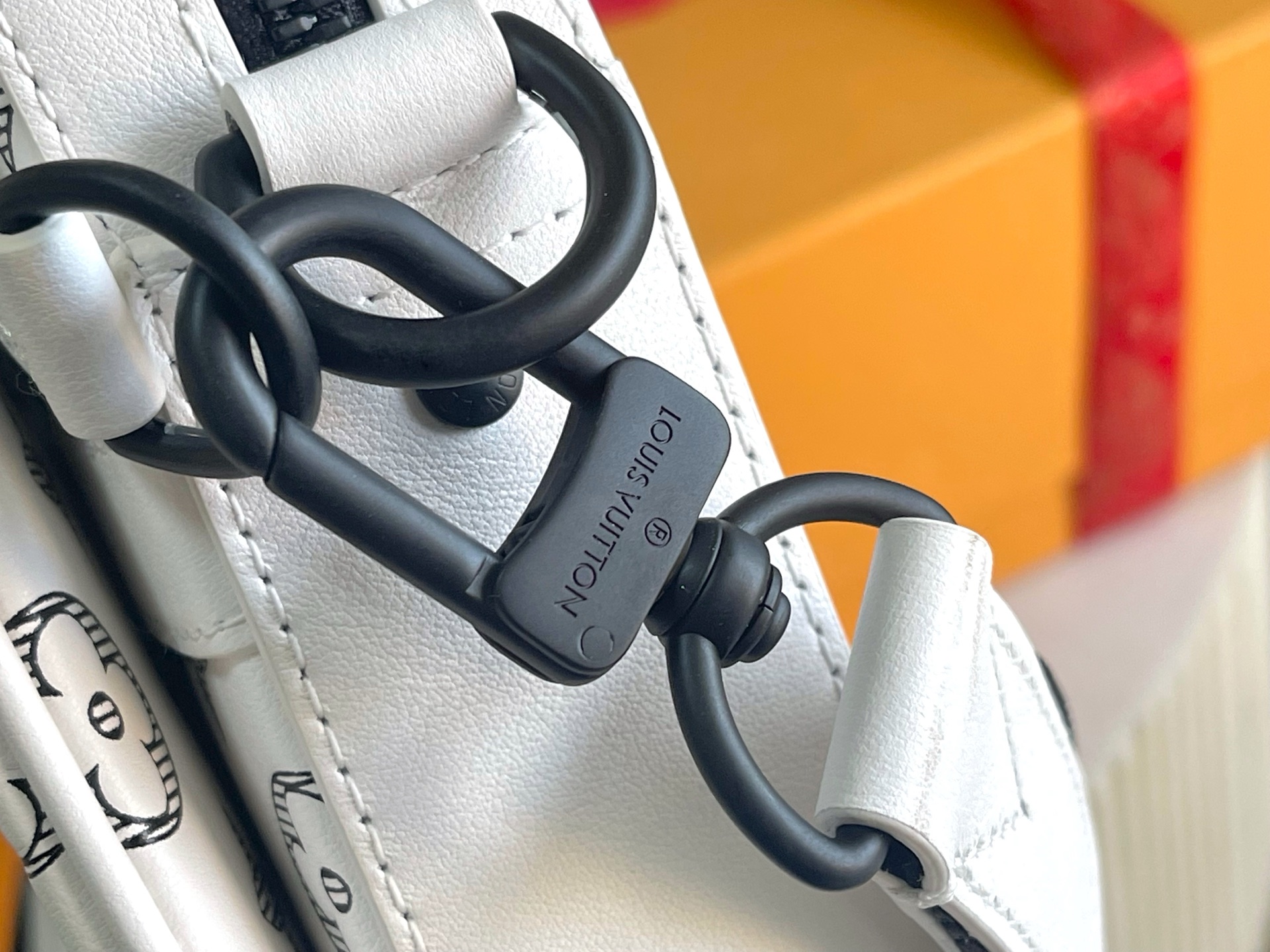 p1090。（163 芯片）特级配全套包装【特级全钢五金 原厂皮】M24754 皮料是意大利A级皮料是在于品质、五金、面料、手工、油边、A级出品、图片跟产品一致丶配全套包装.尺寸:25x18x7CM