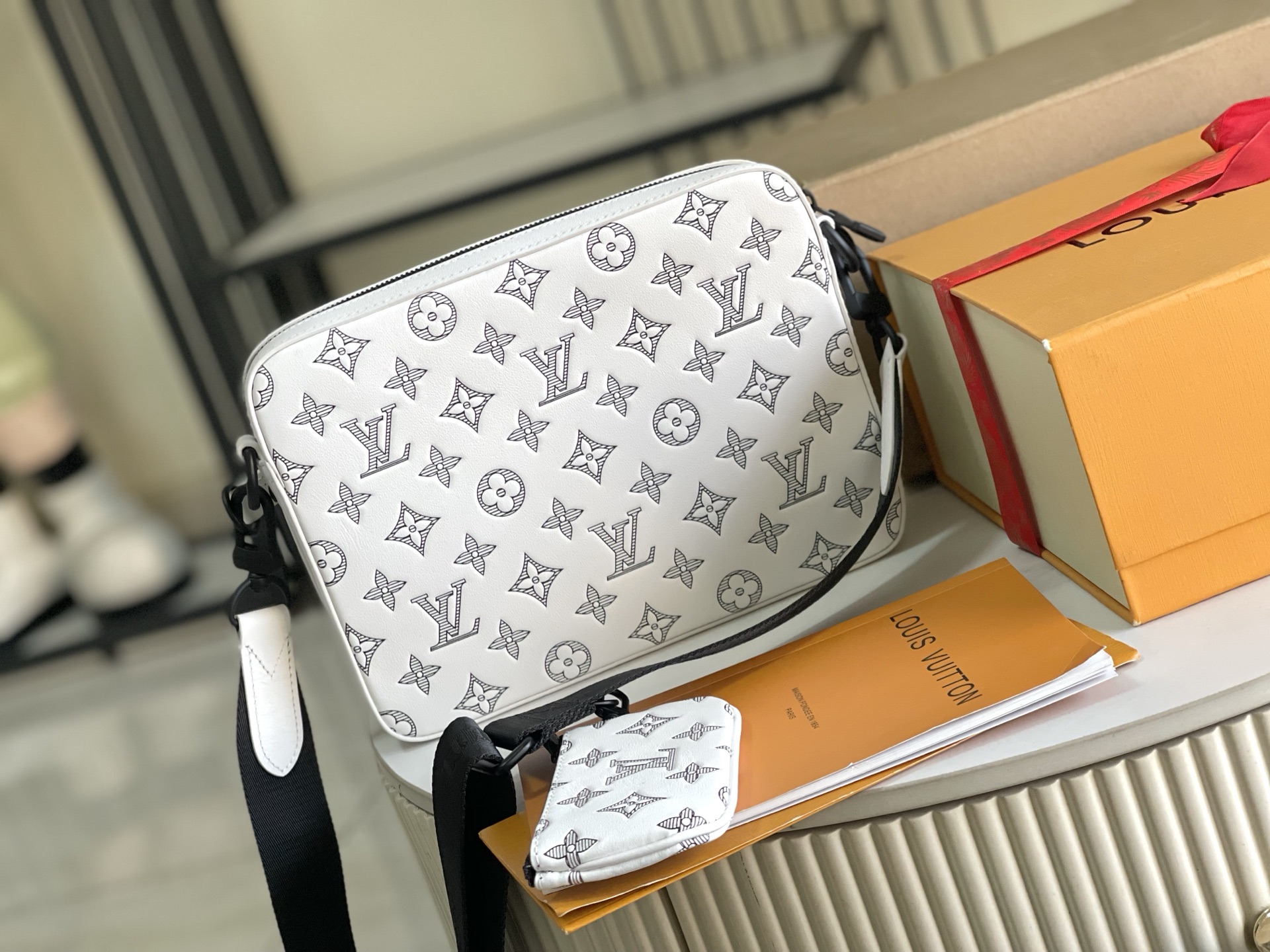 p1090。（163 芯片）特级配全套包装【特级全钢五金 原厂皮】M24754 皮料是意大利A级皮料是在于品质、五金、面料、手工、油边、A级出品、图片跟产品一致丶配全套包装.尺寸:25x18x7CM