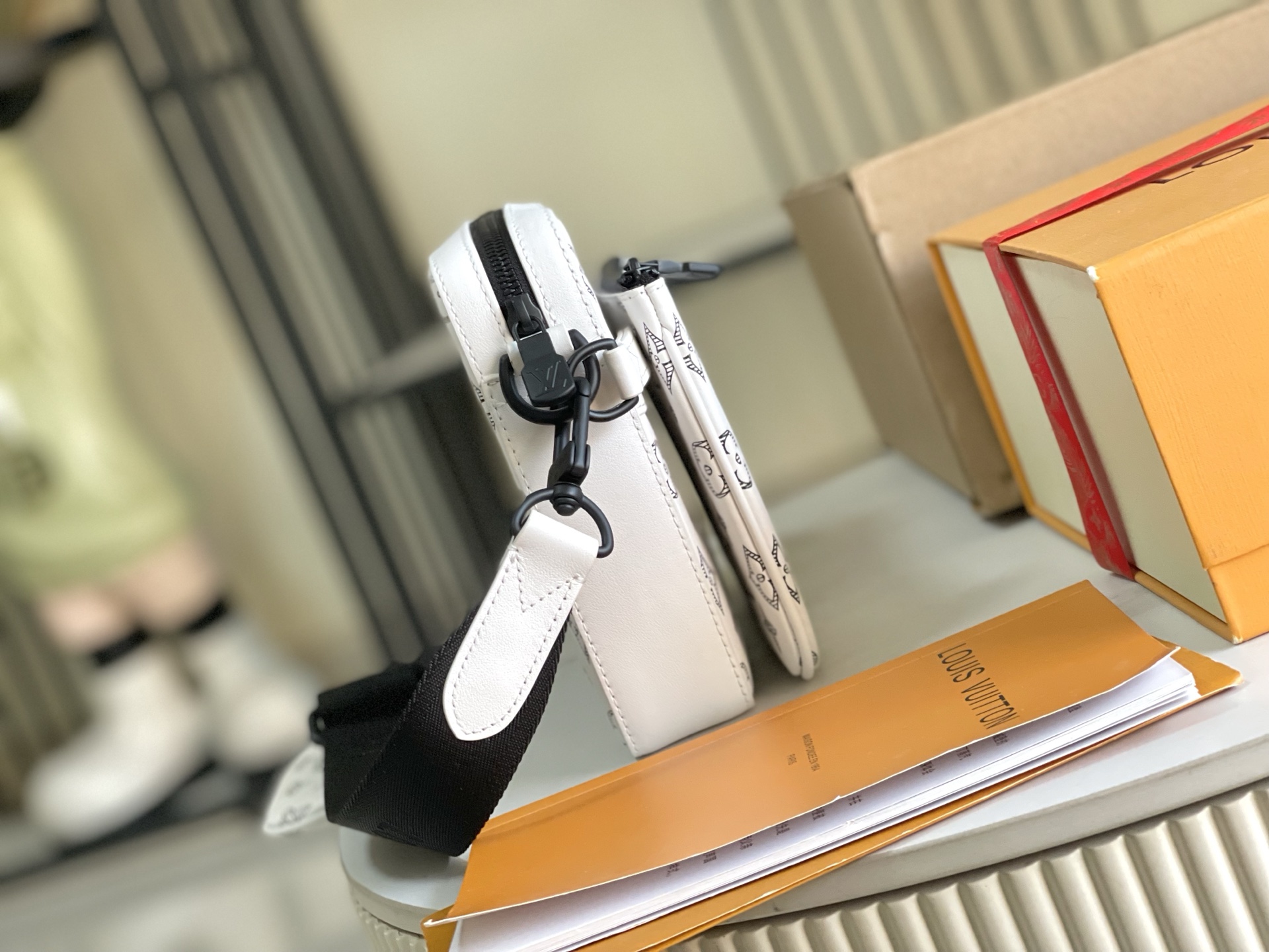 p1090。（163 芯片）特级配全套包装【特级全钢五金 原厂皮】M24754 皮料是意大利A级皮料是在于品质、五金、面料、手工、油边、A级出品、图片跟产品一致丶配全套包装.尺寸:25x18x7CM