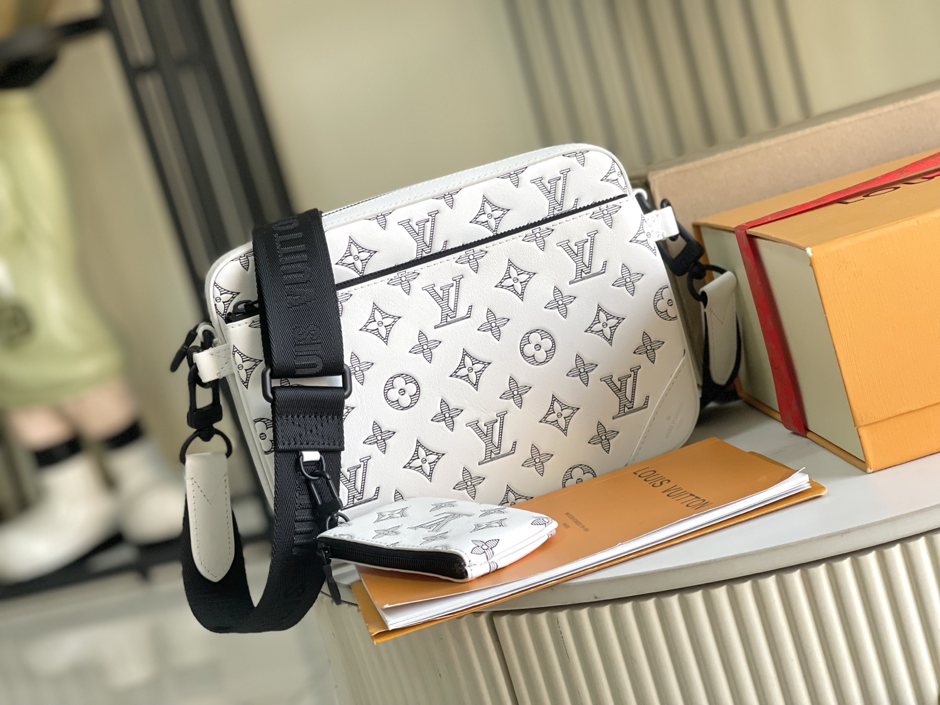 p1090。（163 芯片）特级配全套包装【特级全钢五金 原厂皮】M24754 皮料是意大利A级皮料是在于品质、五金、面料、手工、油边、A级出品、图片跟产品一致丶配全套包装.尺寸:25x18x7CM