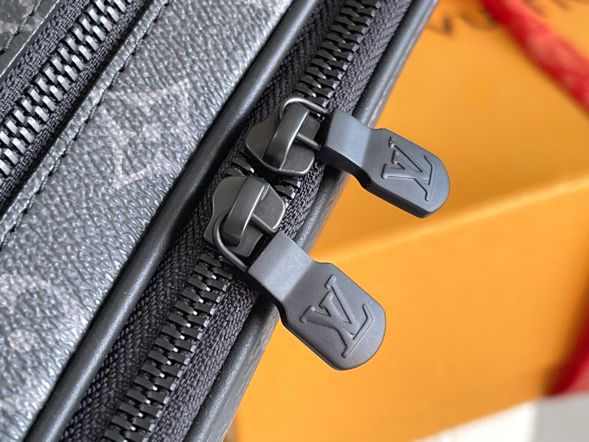 p900。（163 芯片）特级配全套包装【特级全钢五金 原厂皮】M46955 皮料是意大利A级皮料是在于品质、五金、面料、手工、油边、A级出品、图片跟产品一致丶配全套包装.尺寸:24x16x8CM 