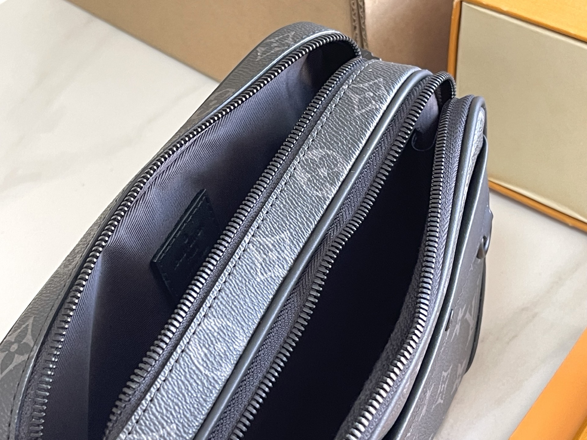 p900。（163 芯片）特级配全套包装【特级全钢五金 原厂皮】M46955 皮料是意大利A级皮料是在于品质、五金、面料、手工、油边、A级出品、图片跟产品一致丶配全套包装.尺寸:24x16x8CM 