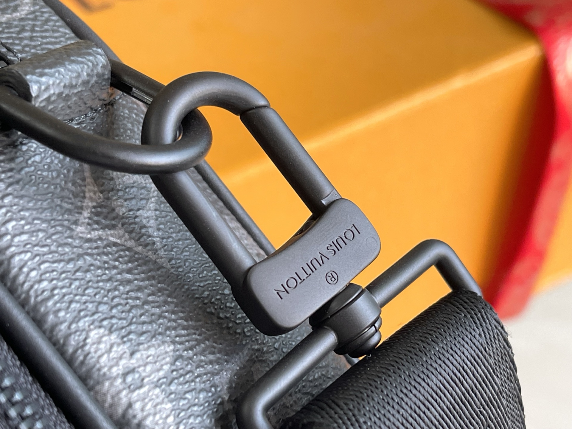 p900。（163 芯片）特级配全套包装【特级全钢五金 原厂皮】M46955 皮料是意大利A级皮料是在于品质、五金、面料、手工、油边、A级出品、图片跟产品一致丶配全套包装.尺寸:24x16x8CM 