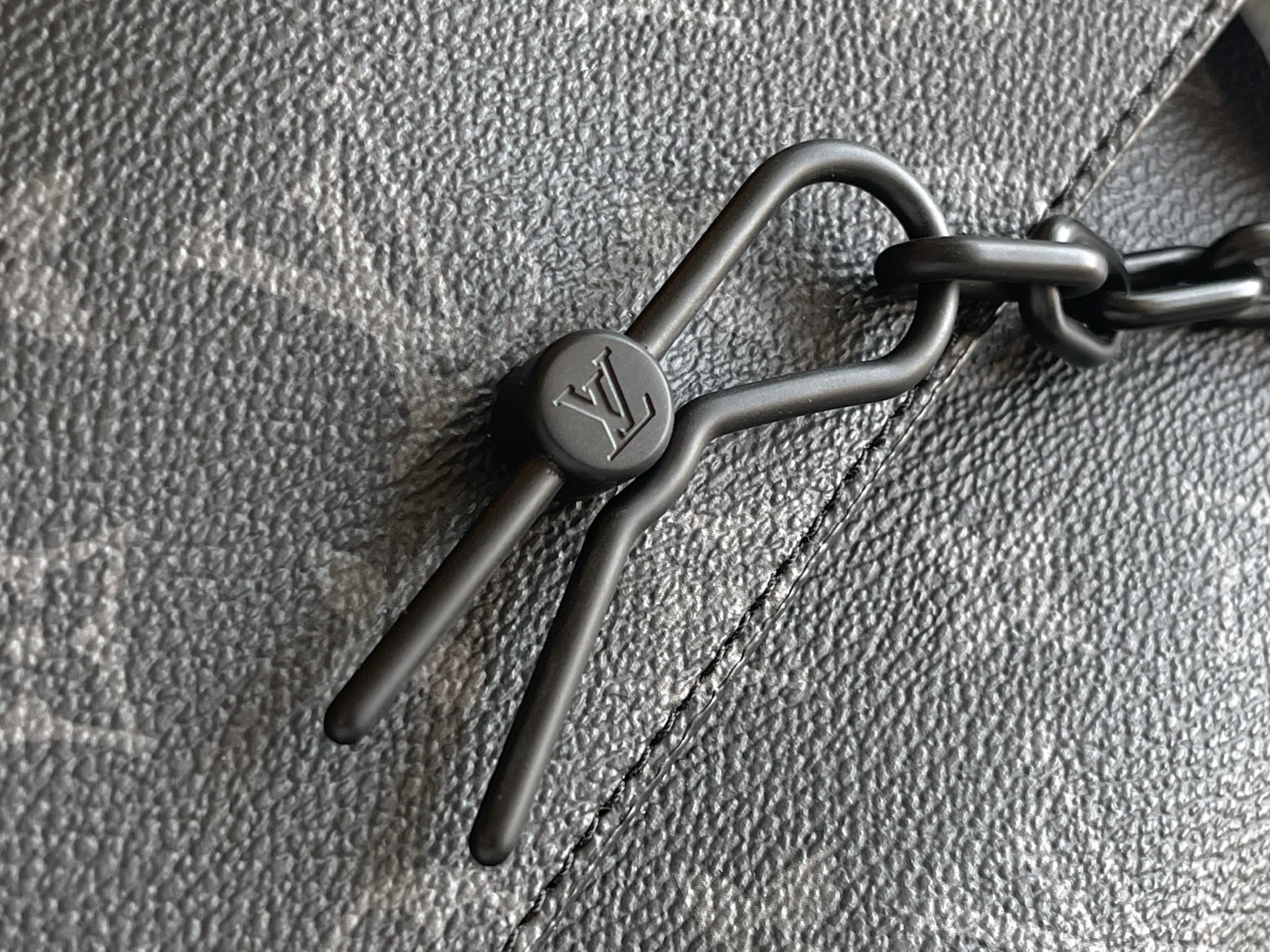 p990。（163 芯片）特级配全套包装【特级全钢五金 原厂皮】M46795 皮料是意大利A级皮料是在于品质、五金、面料、手工、油边、A级出品、图片跟产品一致丶配全套包装.尺寸:24x17x5CM 