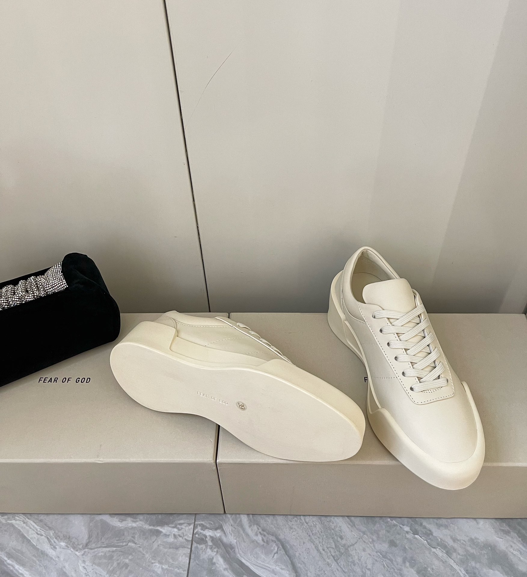 Luxurious Fear of God Silk-Skin Summer Sneakers in Rice and Sand Colors - 图片 4