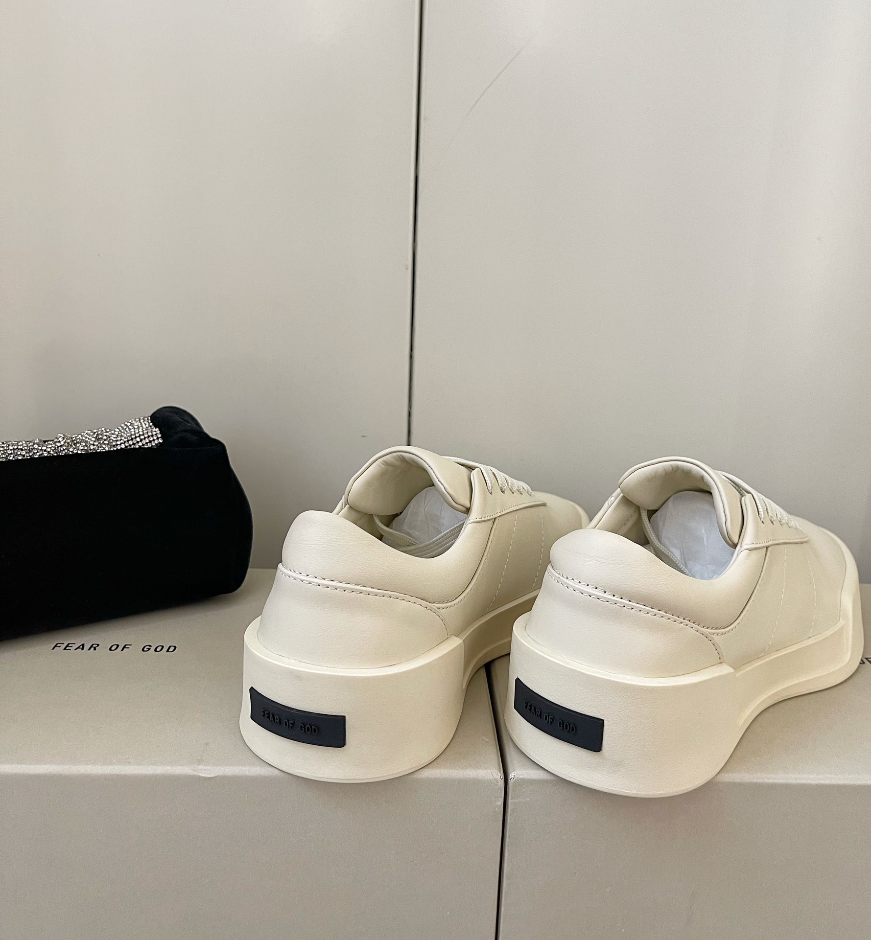Luxurious Fear of God Silk-Skin Summer Sneakers in Rice and Sand Colors - 图片 5