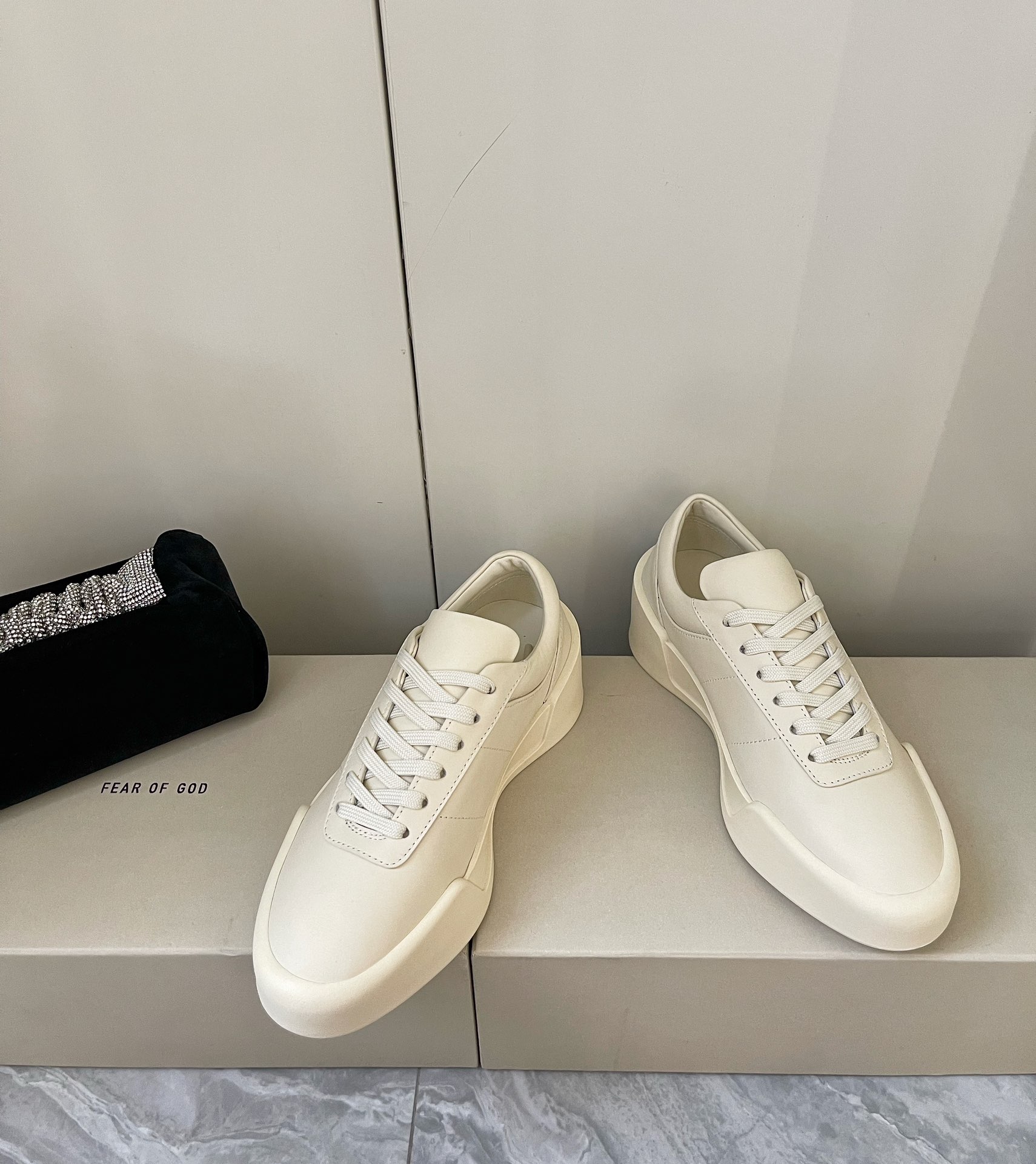 Luxurious Fear of God Silk-Skin Summer Sneakers in Rice and Sand Colors - 图片 2