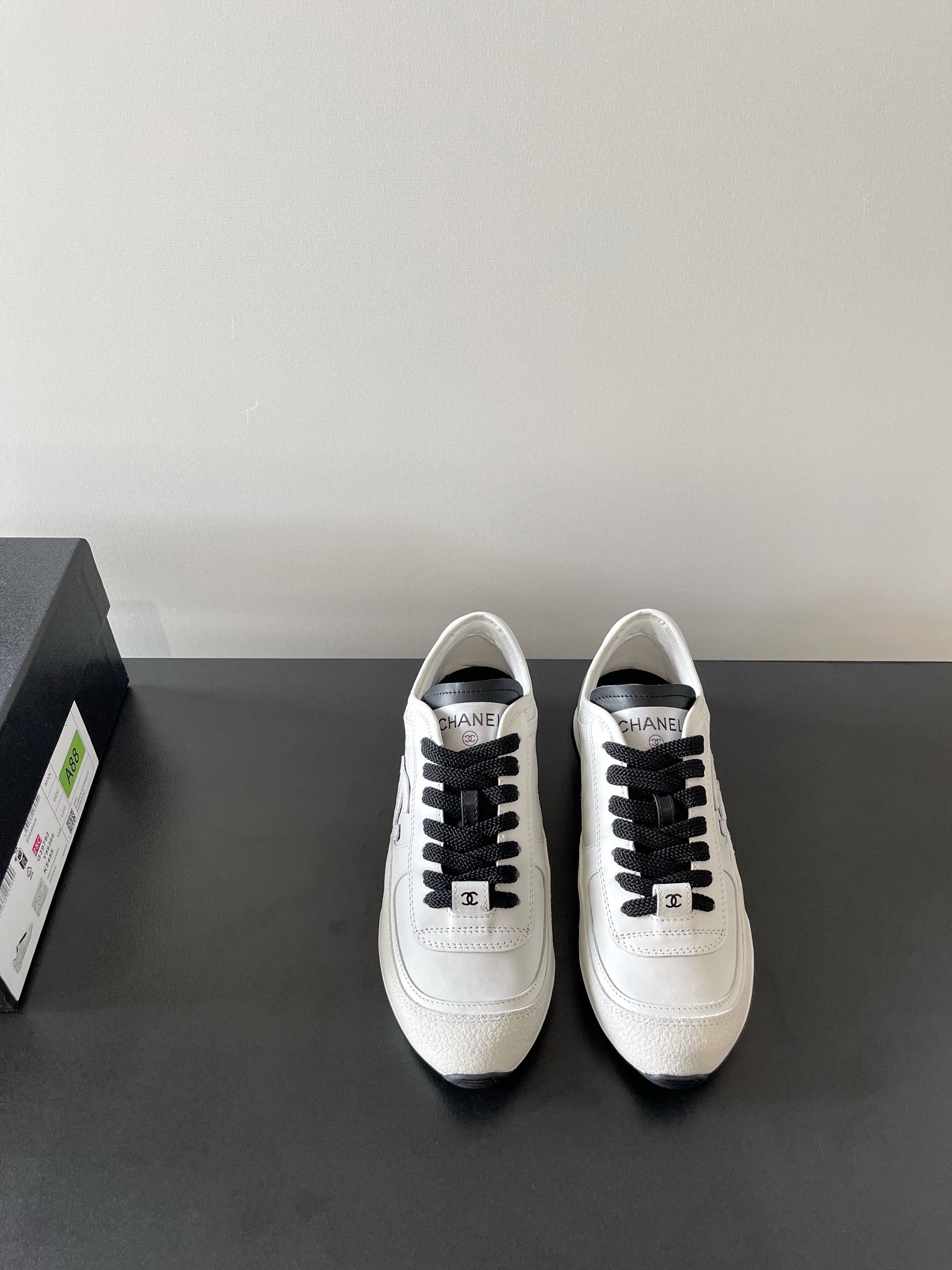 NO:166802,Chanel's latest golf training diamond-lace sports sneakers new colors, all cowhide leather surface, new color fabrics add a lot of elements to look very exquisite, and they become long legs in seconds when worn. The authentic counter replica is replicated. It can be said that it is really super Amway!  Size35-41 Original packaging, sandals, chanel, sandals, cowhide19860909香奈儿最新高尔夫德训菱格系带运动球鞋新色 全牛皮皮面 新的配色面料加入很多元素显得十分精致 穿上秒变大长腿 专柜正品复刻 上脚可以说真的超级安利！ Size35-41 原版包装,凉鞋,chanel,sandals,cowhide,Women's Shoes