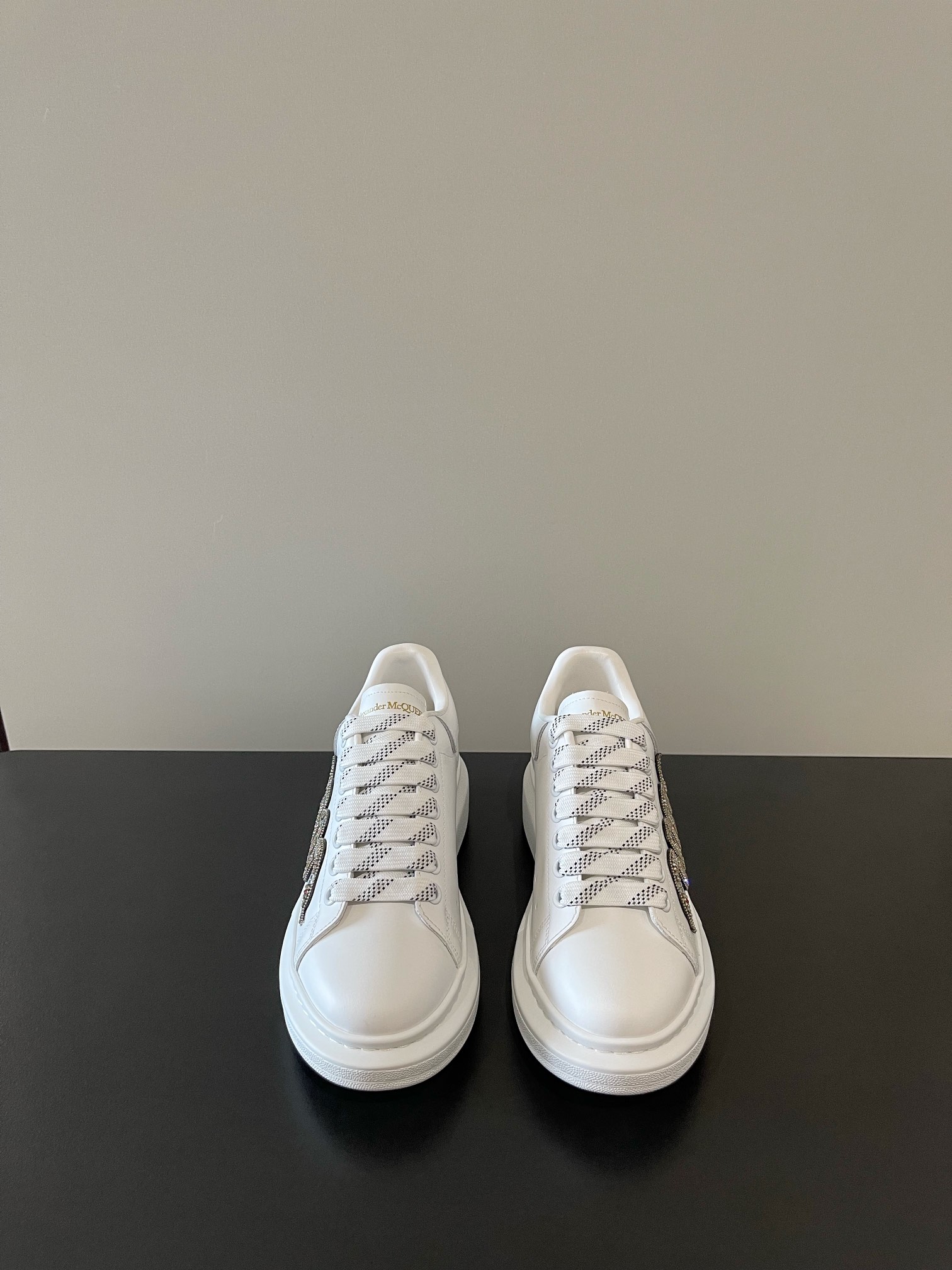 NO:266154,._Alexander McQueen's latest Snake Year Olympic Diamond Thick-soled Sports and Casual White Shoes ———————————————————————————————————————————————————————————————————————————————————————————————————————————————————————————————————————————————————————————————————————————————————————————————————————————————————————————  Use different sizes of shoelaces, rubber sole, no tiring feet, shopping artifact, winter favorite, super stylish and slimming!  Upper cowhide surface, imported cowhide, large sole original molded cowhide, Size women's 35-40, men's 39-45 (45 no return or exchange), casual shoes/sports shoes, alexander mcqueen, sneakers, cowhide19860909._亚历山大 麦昆最新蛇年奥钻厚底运动休闲小白鞋 ———————————————— 众多明星同款最爱！采用不同的尺寸的鞋带 橡胶底不累脚 逛街神器 冬天最爱 上脚超有风范 超显瘦！ 鞋面牛皮面 内里垫脚进口牛皮 大底原版开模牛筋底 Size女35-40 男39-45（45不退换）,休闲鞋/运动鞋,alexander mcqueen,sneakers,cowhide,Women's Shoes