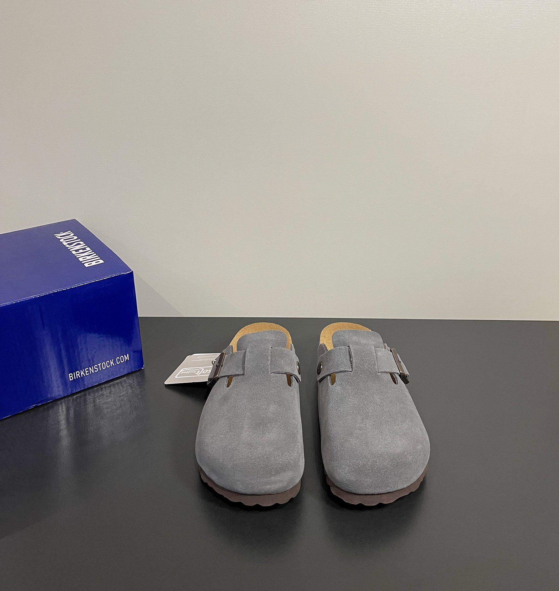 NO:250007,Couple model Birkenstock/head strap buckle half slippers Ergonomic design Cork latex footbed Lightweight and comfortable Feet feel Fully foot pedals Can walk on and off Super easy to put on and take off. Size 35-46, semi-drag, birdenstock, slippers19860909情侣款 Birkenstock 勃肯/包头皮带扣半拖鞋 人体工程学设计 软木乳胶鞋床 轻便舒适 脚感满分 脚蹬上就能走 穿脱超方便.码数35-46,半拖,birkenstock,slippers,Women's Shoes