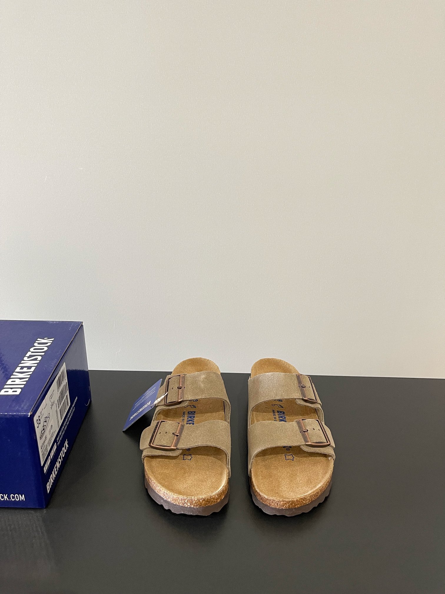 NO:240848,Couple model men's 10 Birkenstock Birkenstock/Double-belt buckle half slippers Ergonomic design Cork latex footbed Lightweight and comfortable Full-size foot feel, you can walk on the pedal, super easy to put on and take off. Size 35-46, slippers, birdstock, slippers19860909情侣款男款10 Birkenstock 勃肯/双带皮带扣半拖鞋 人体工程学设计 软木乳胶鞋床 轻便舒适 脚感满分 脚蹬上就能走 穿脱超方便.码数35-46,拖鞋,birkenstock,slippers,Women's Shoes